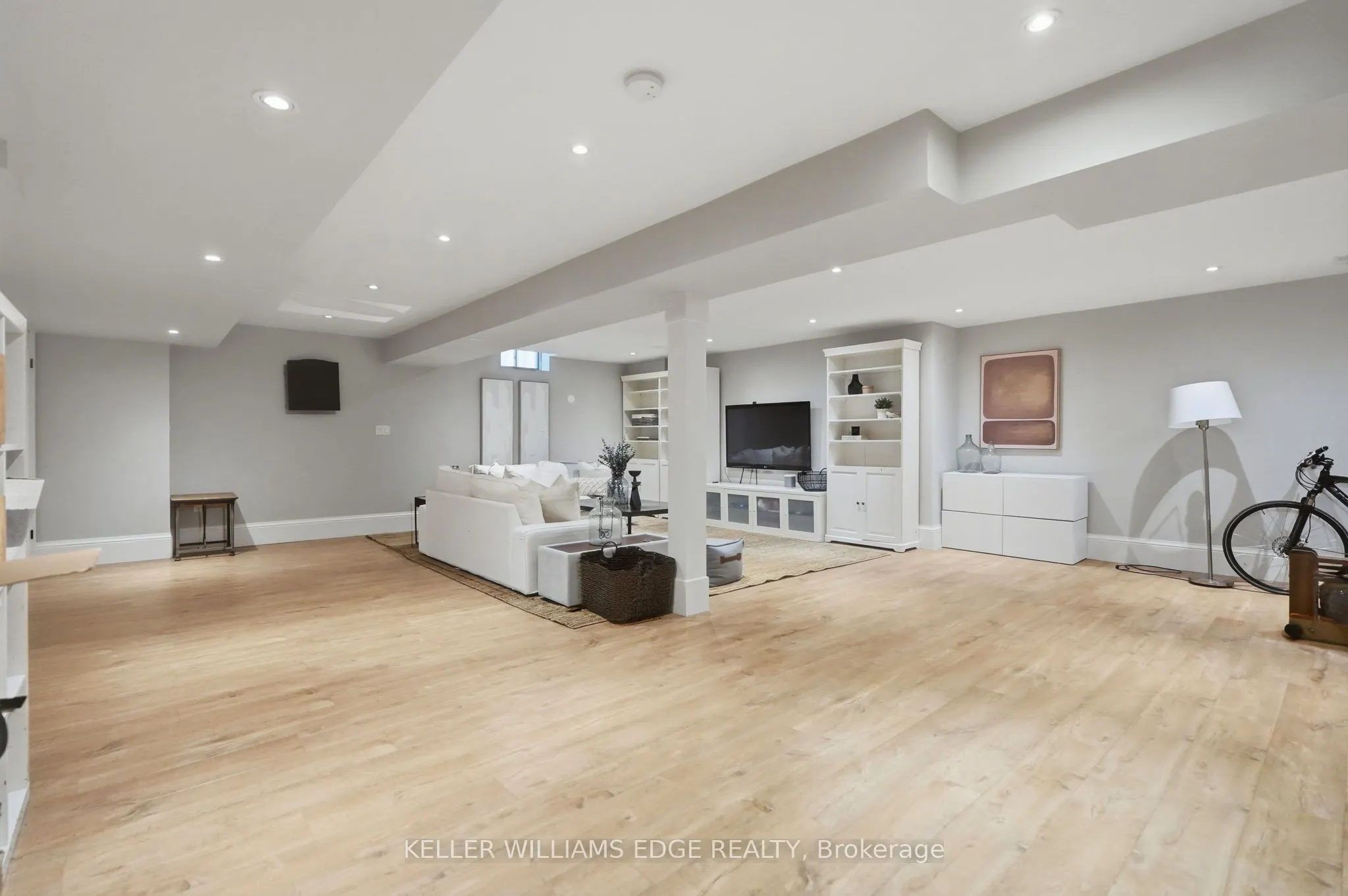 3202 Saltaire Crescent