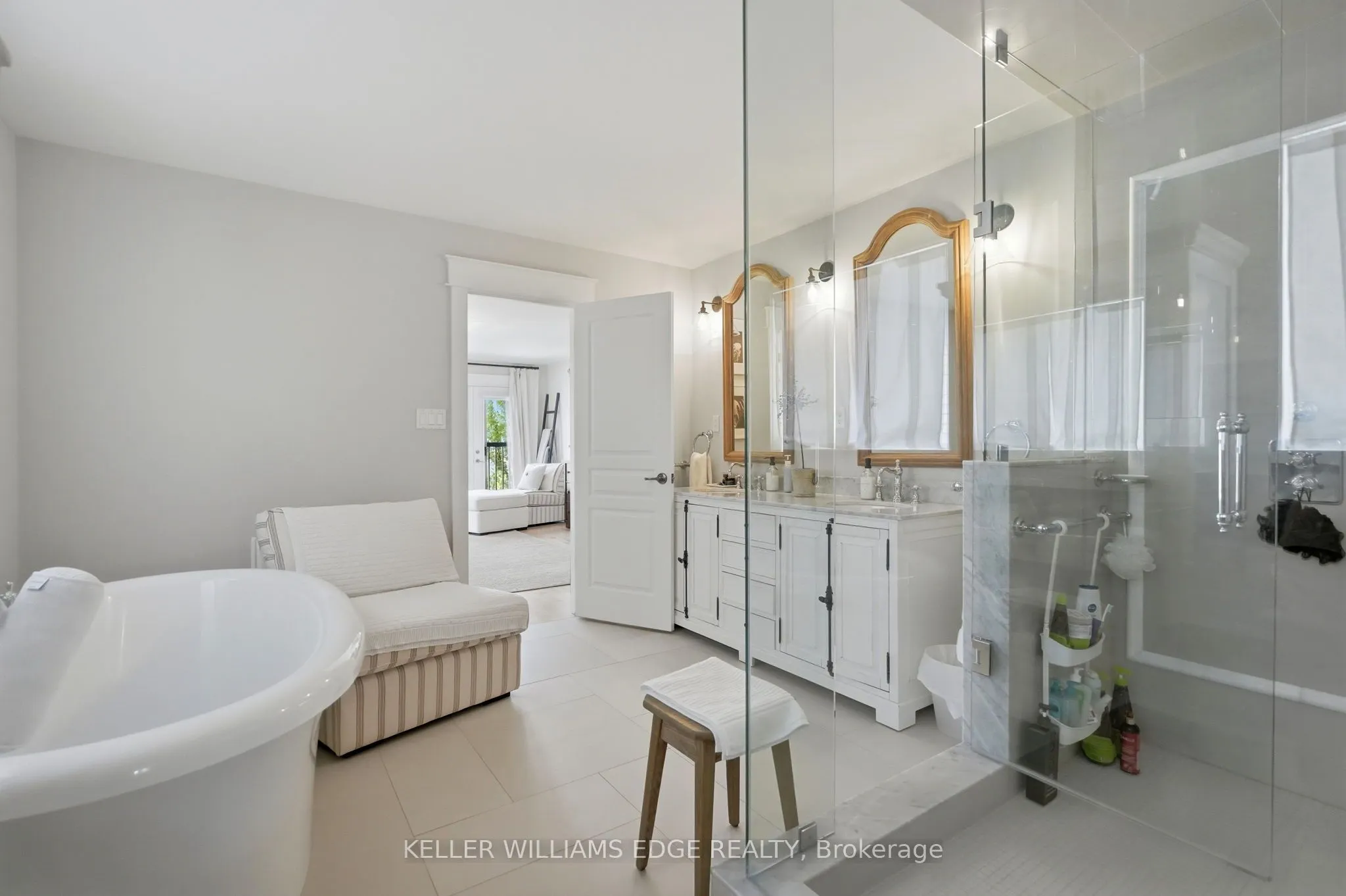 3202 Saltaire Crescent