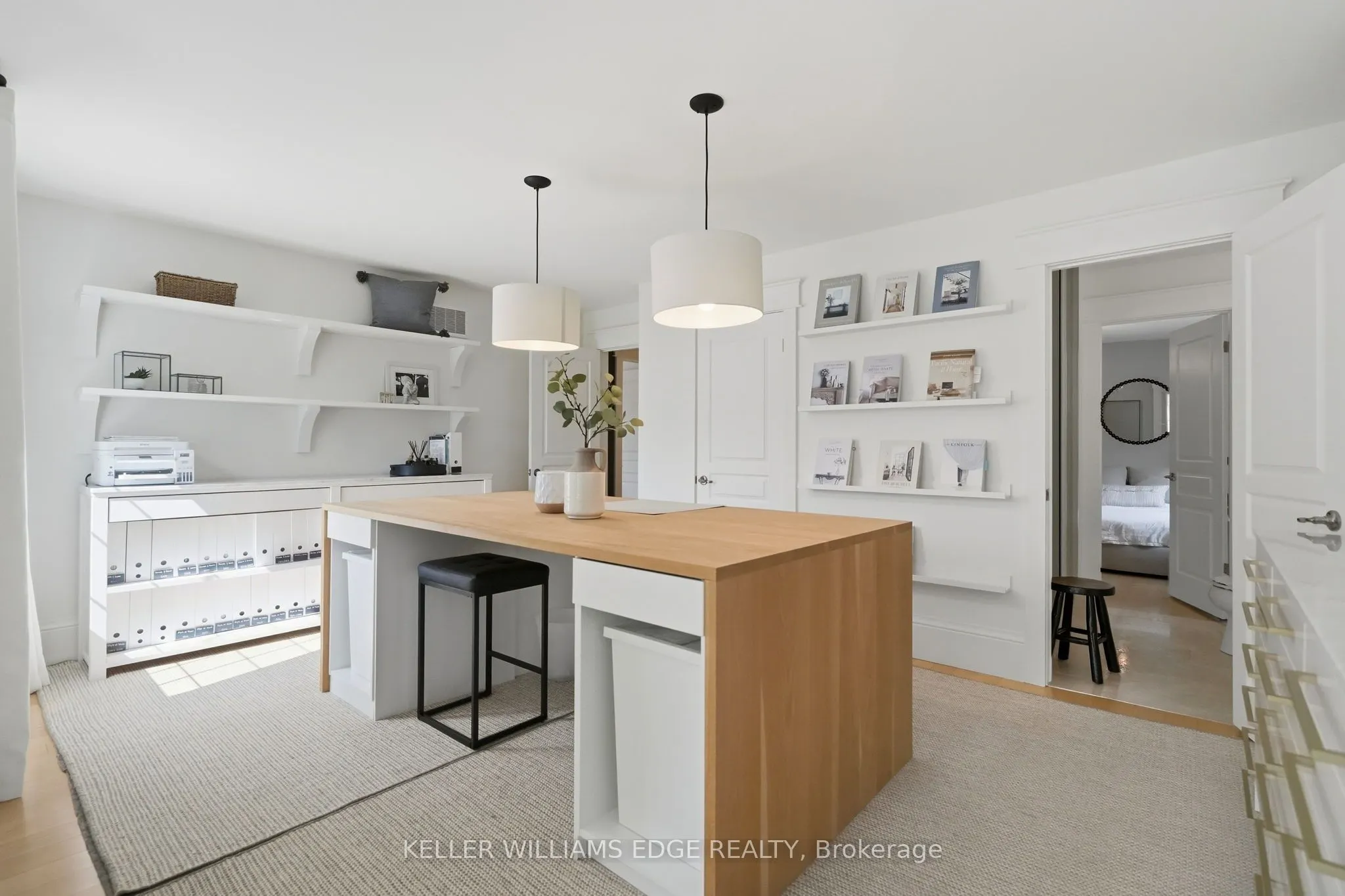 3202 Saltaire Crescent