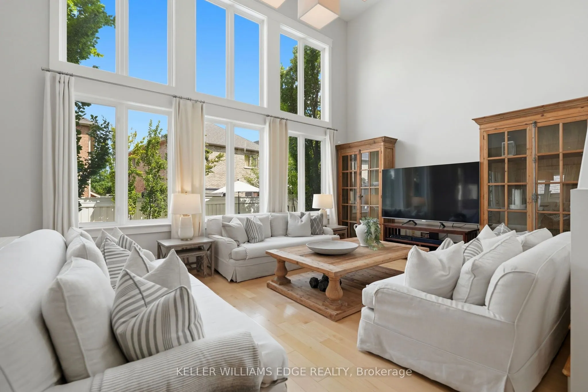 3202 Saltaire Crescent