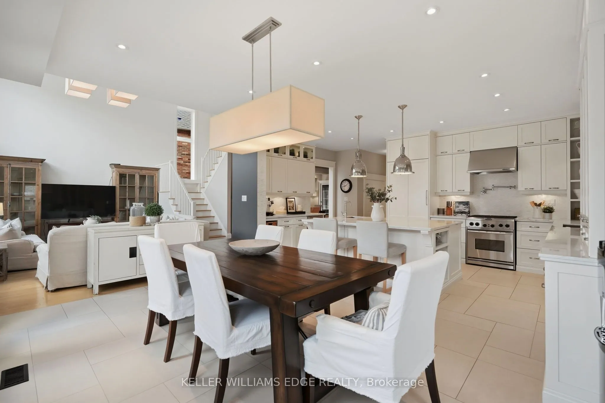 3202 Saltaire Crescent