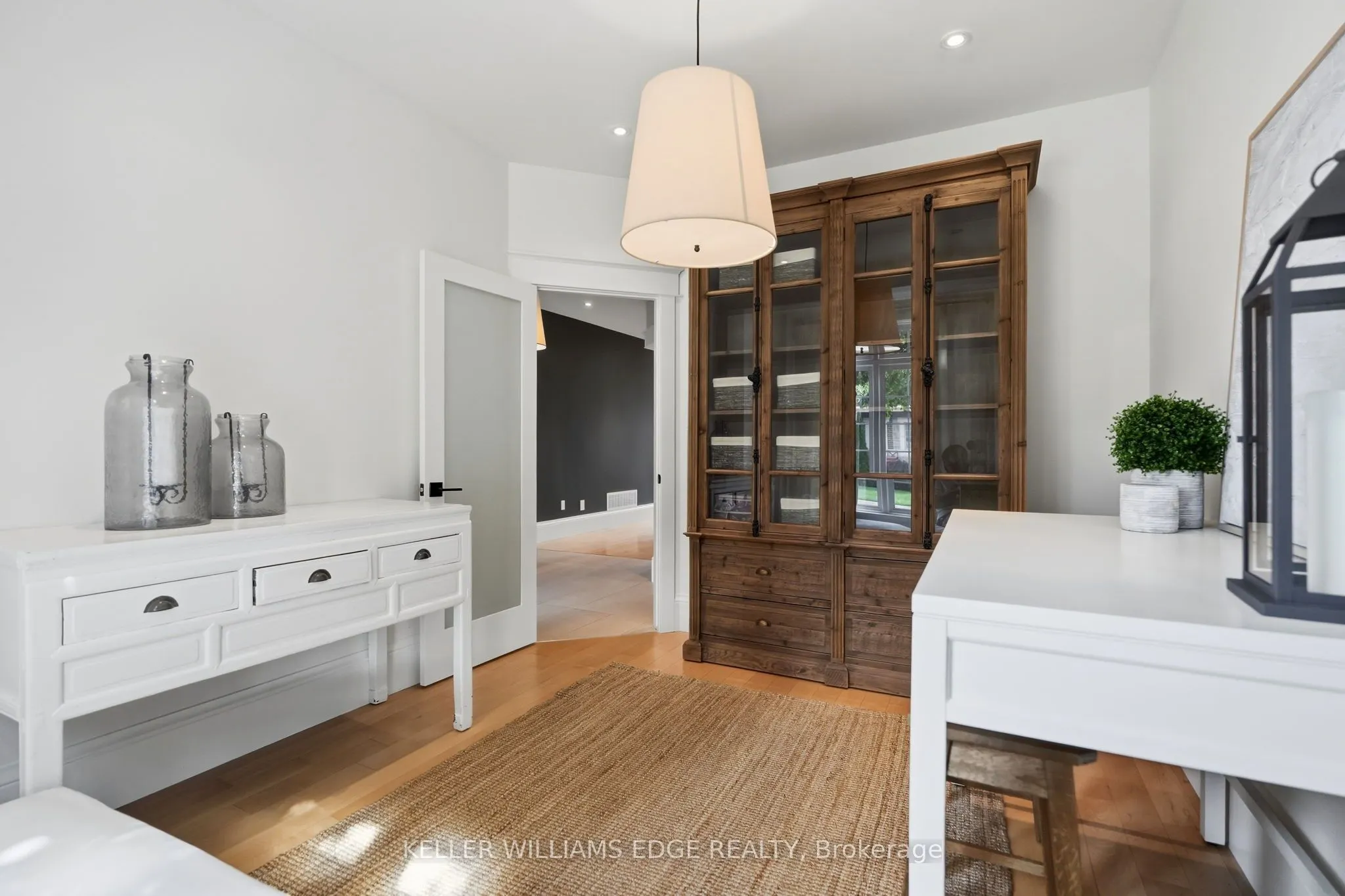 3202 Saltaire Crescent
