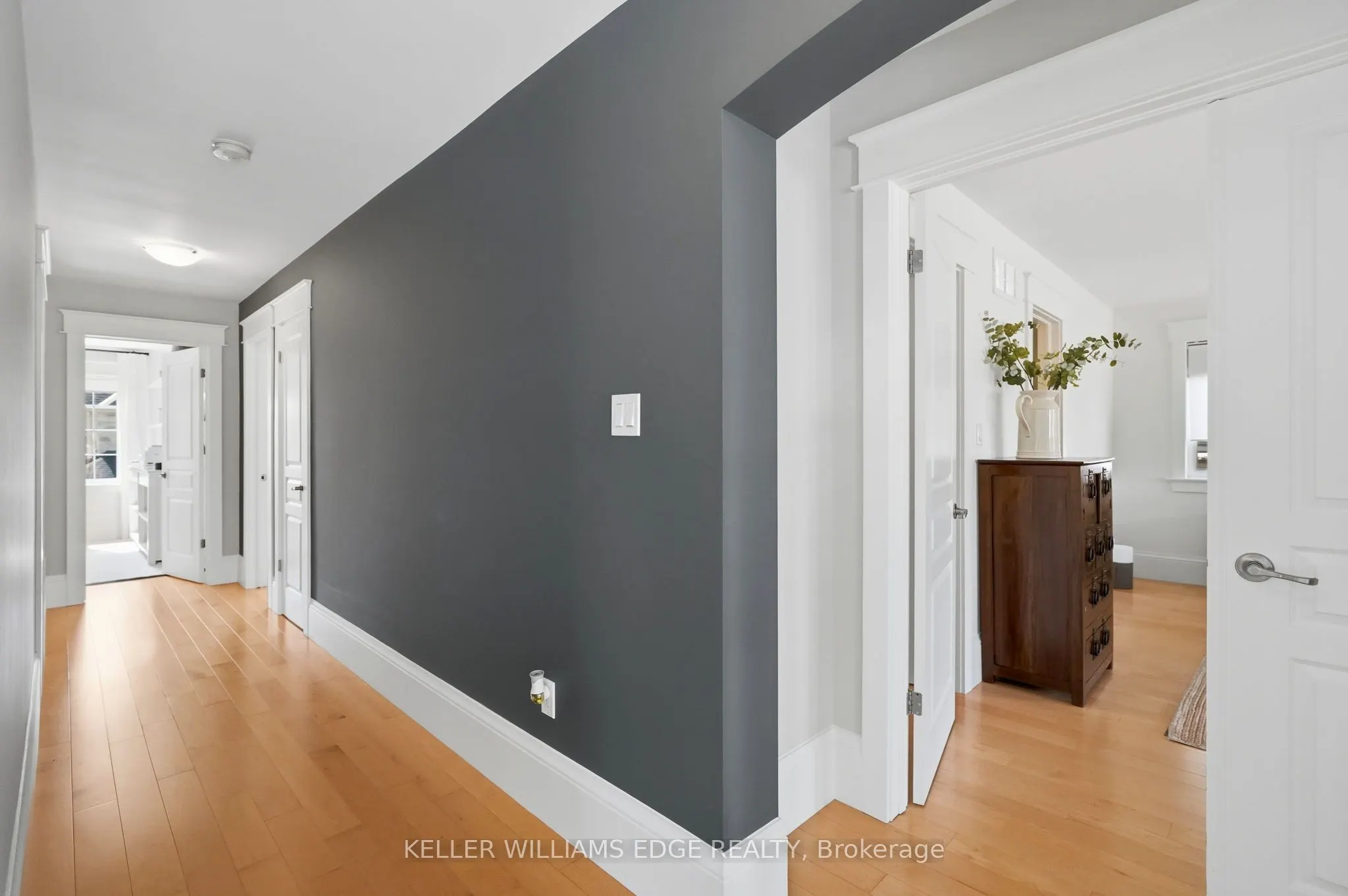 3202 Saltaire Crescent