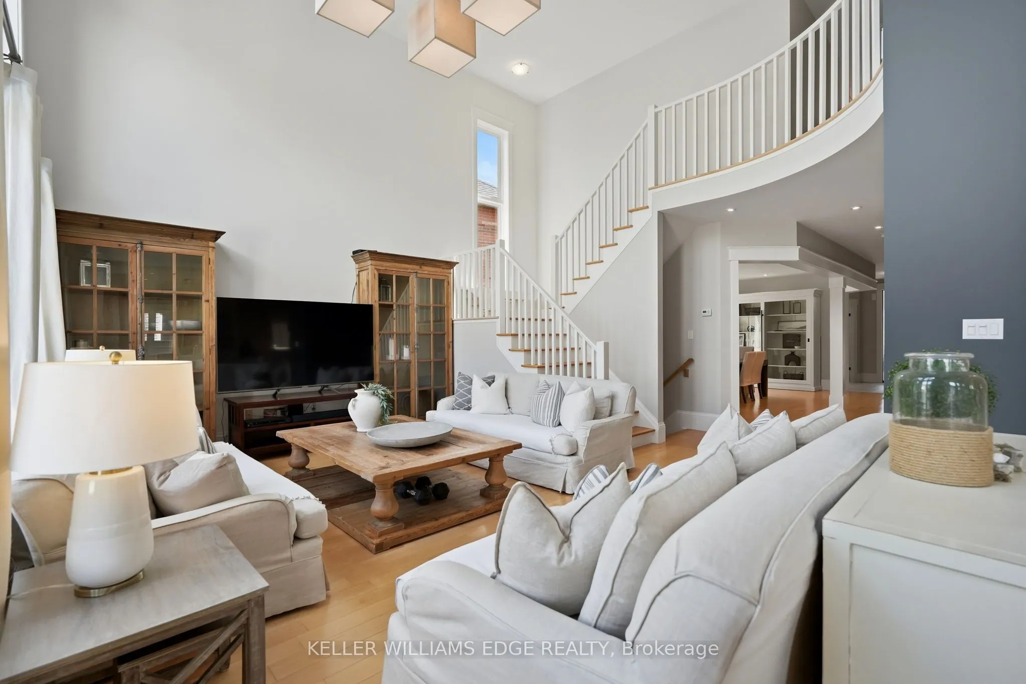 3202 Saltaire Crescent