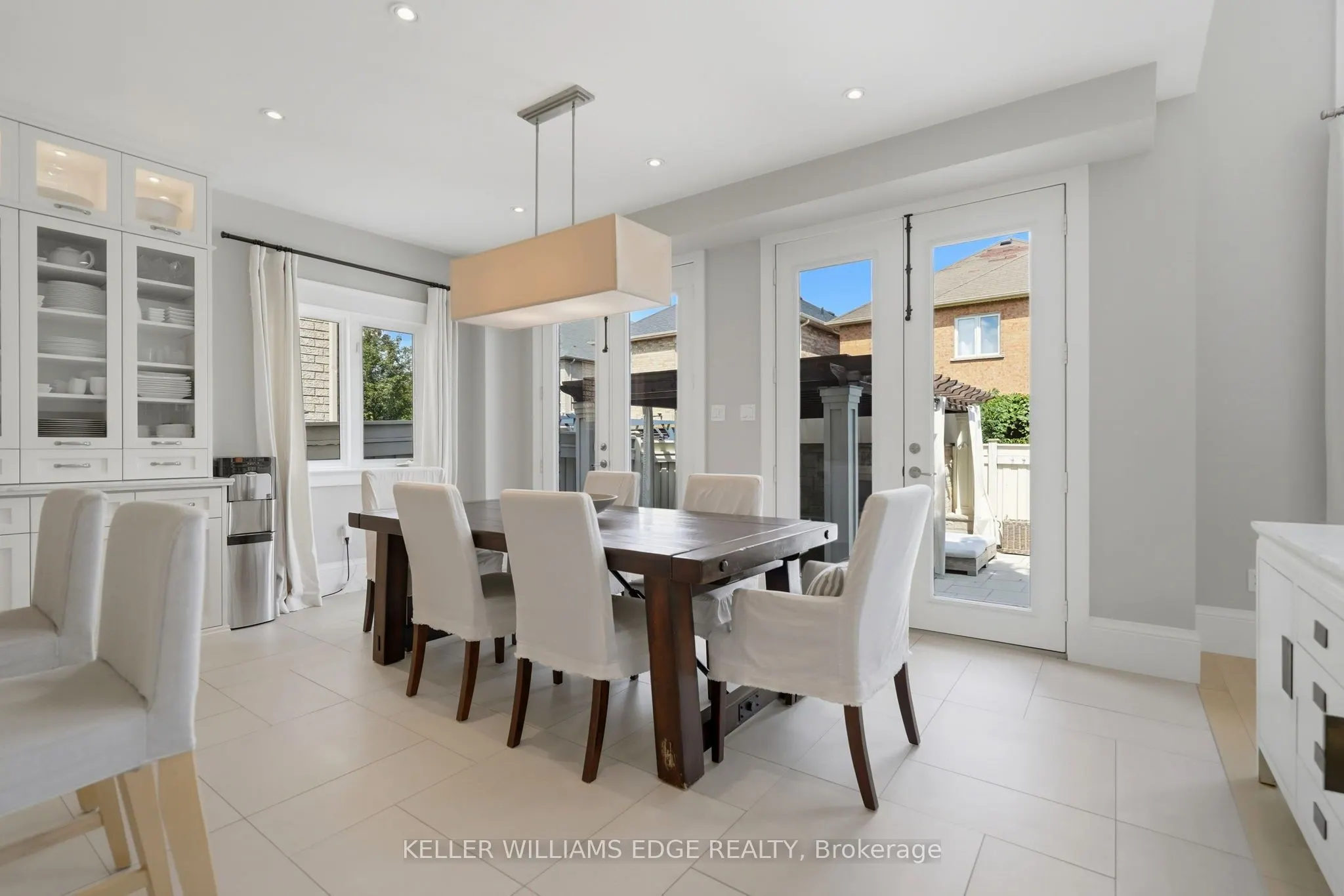 3202 Saltaire Crescent