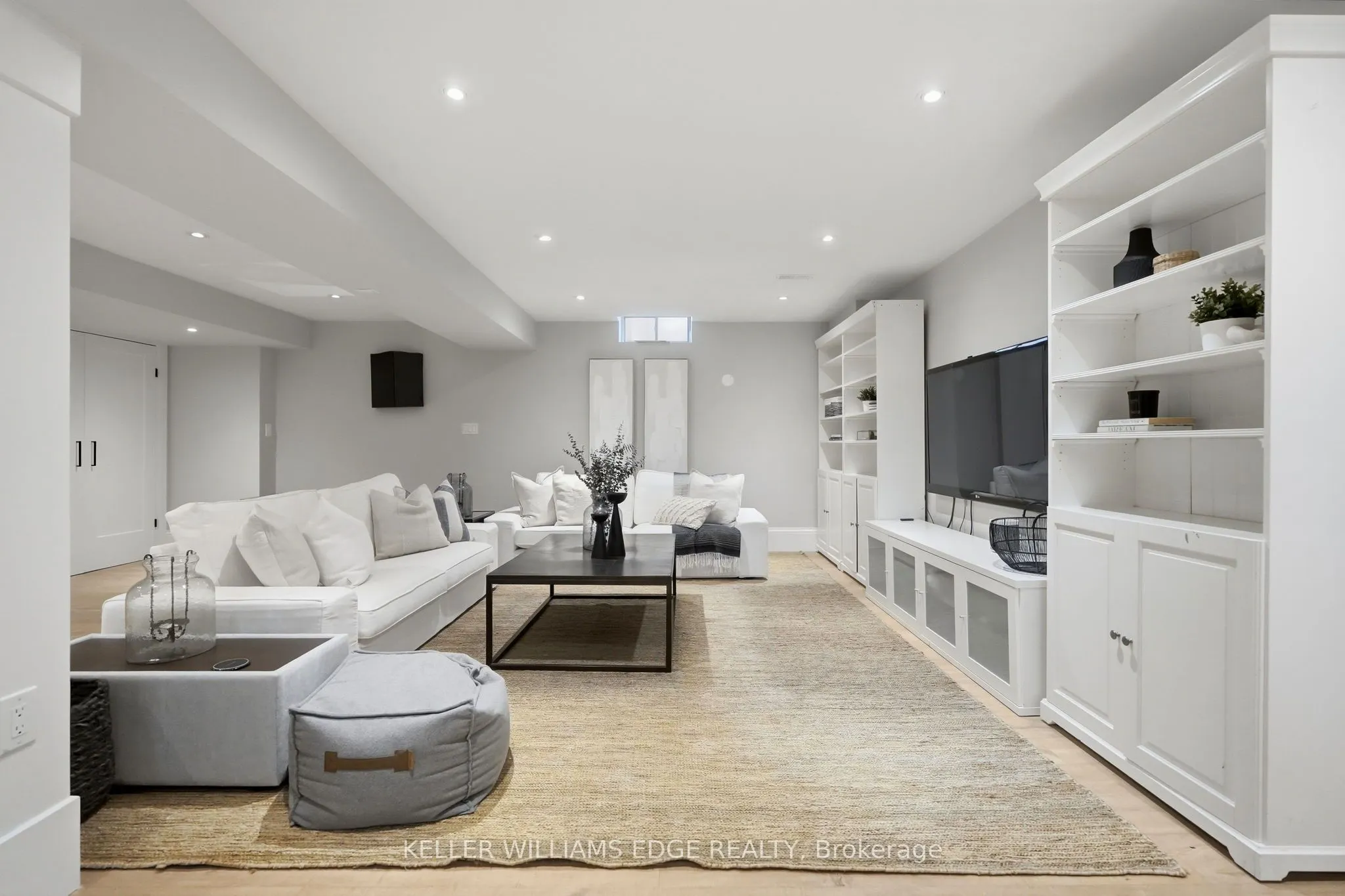 3202 Saltaire Crescent
