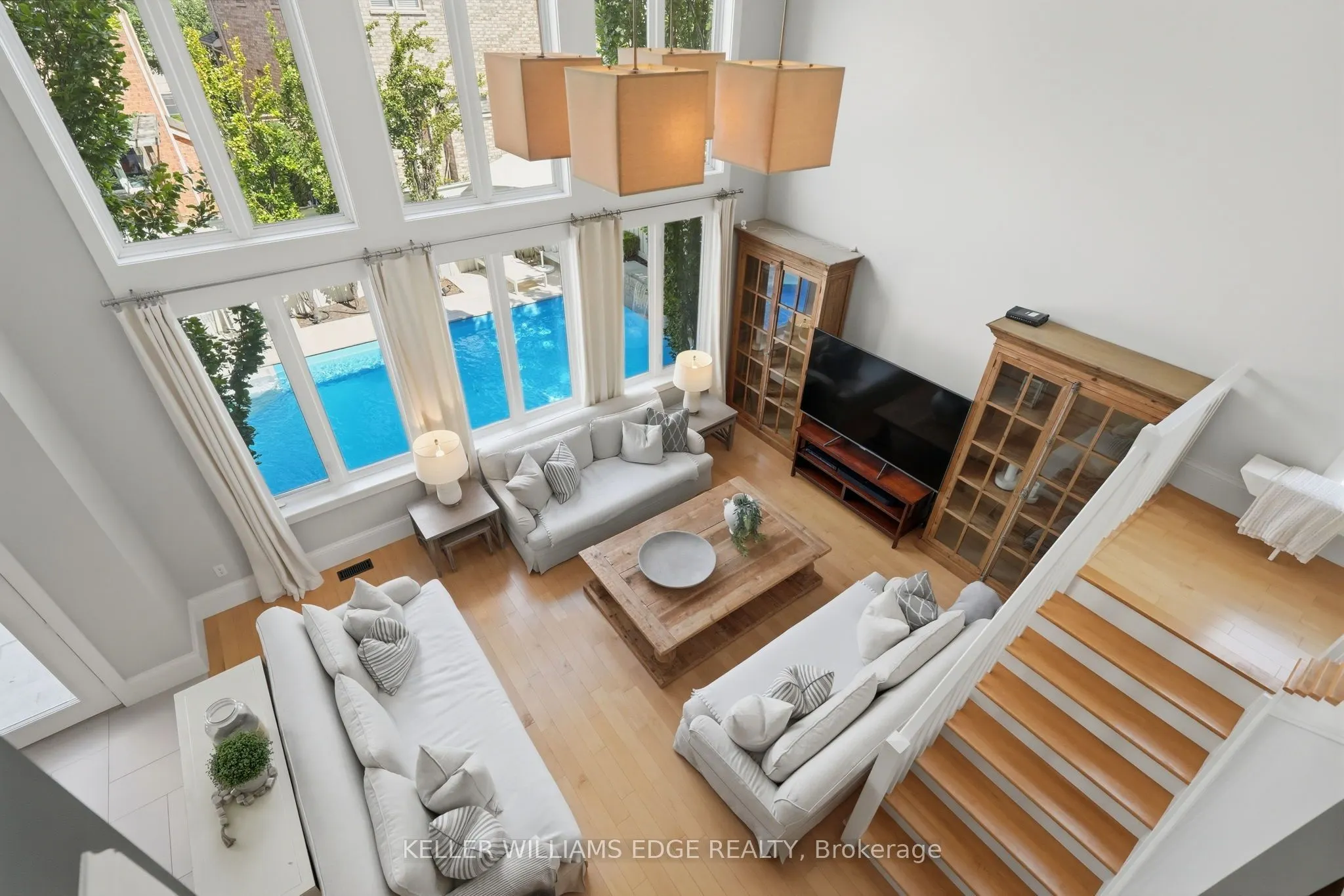 3202 Saltaire Crescent