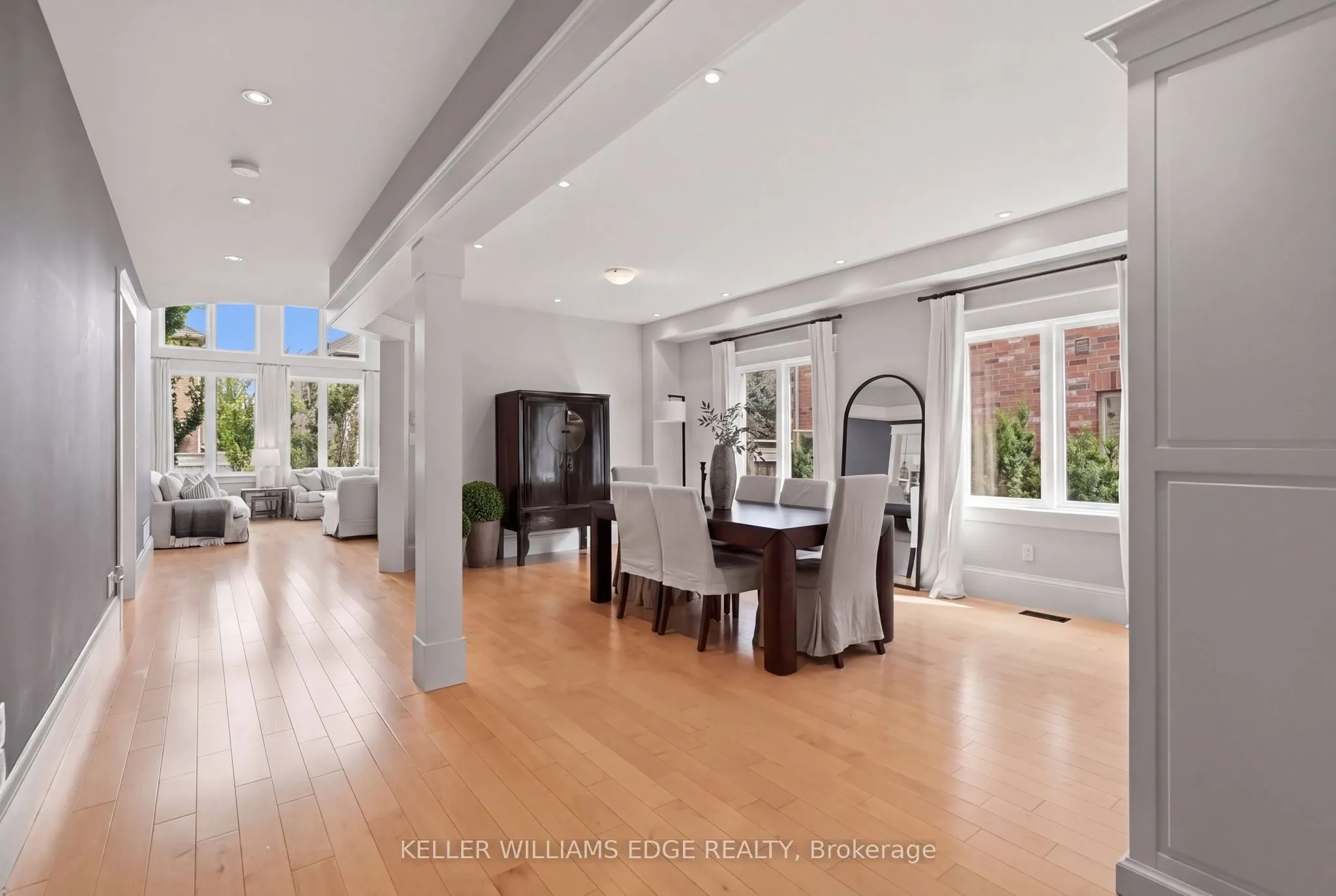 3202 Saltaire Crescent