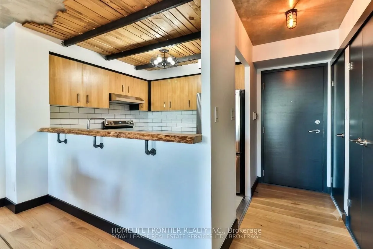 2261 Lakeshore Boulevard W #611