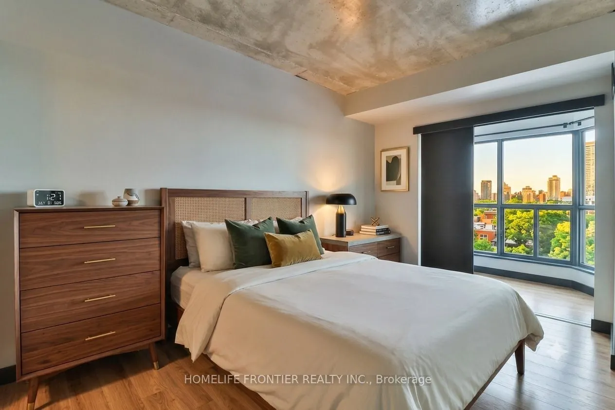 2261 Lakeshore Boulevard W #611