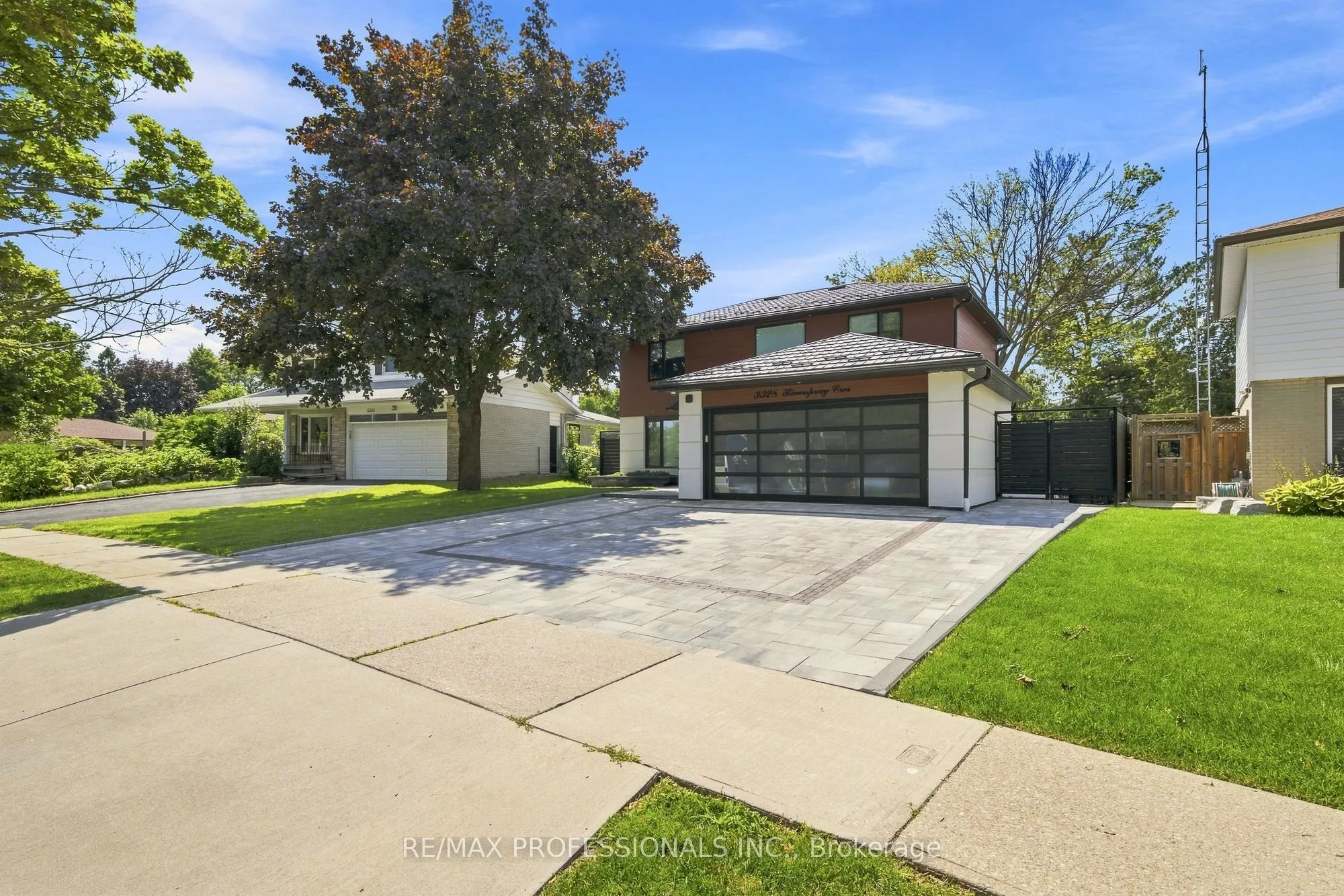 3328 Riverspray Crescent
