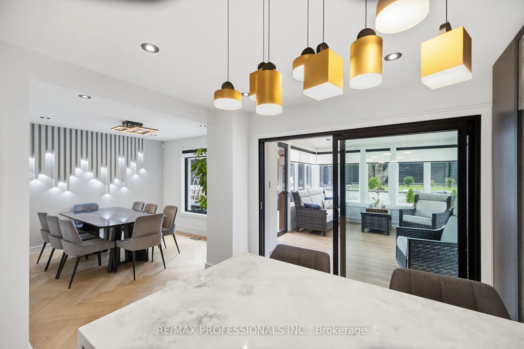 3328 Riverspray Crescent