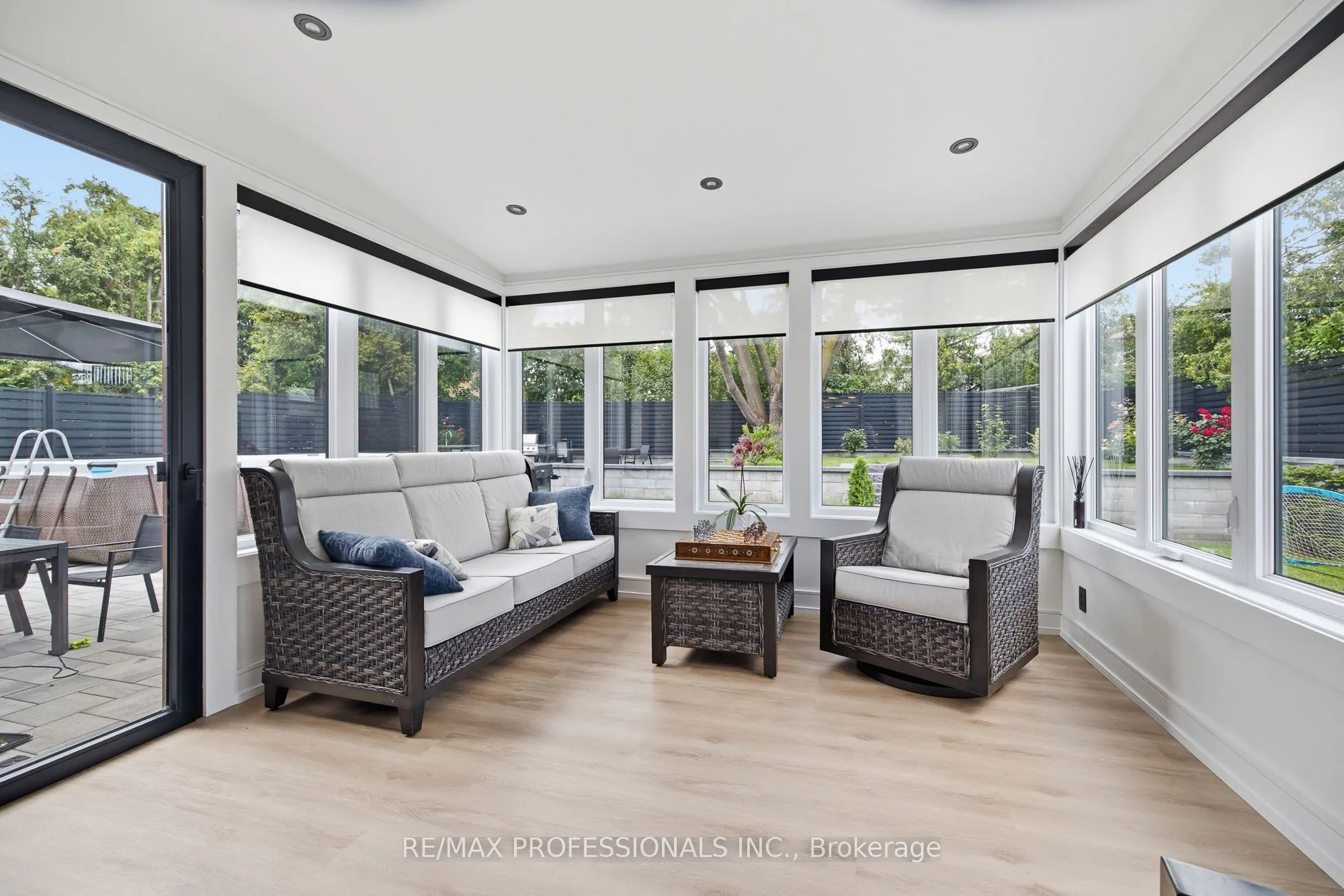 3328 Riverspray Crescent