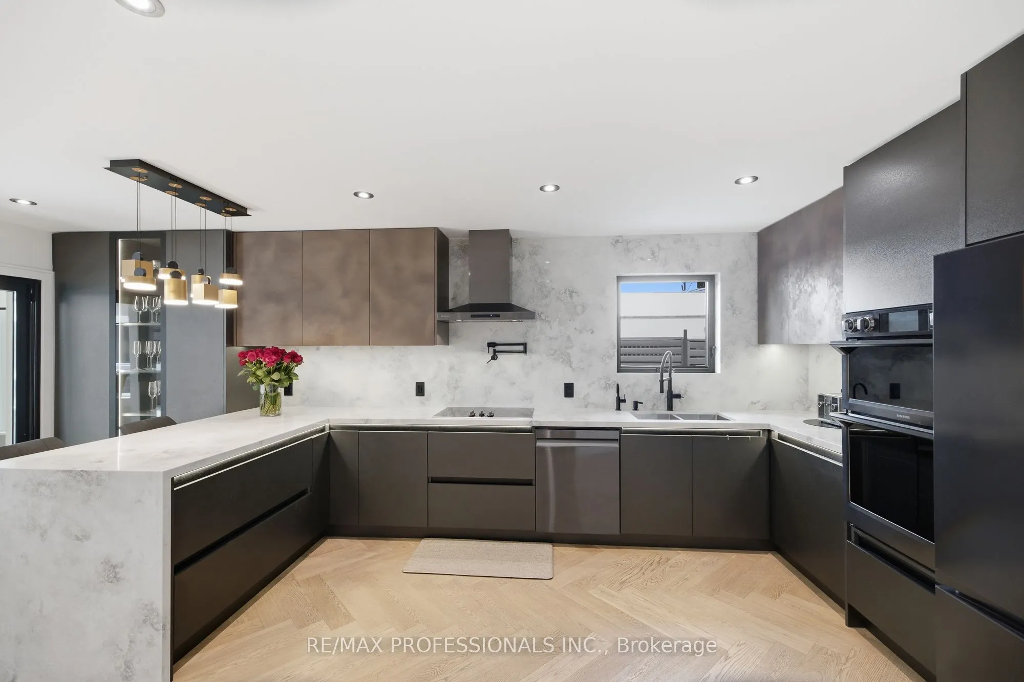 3328 Riverspray Crescent