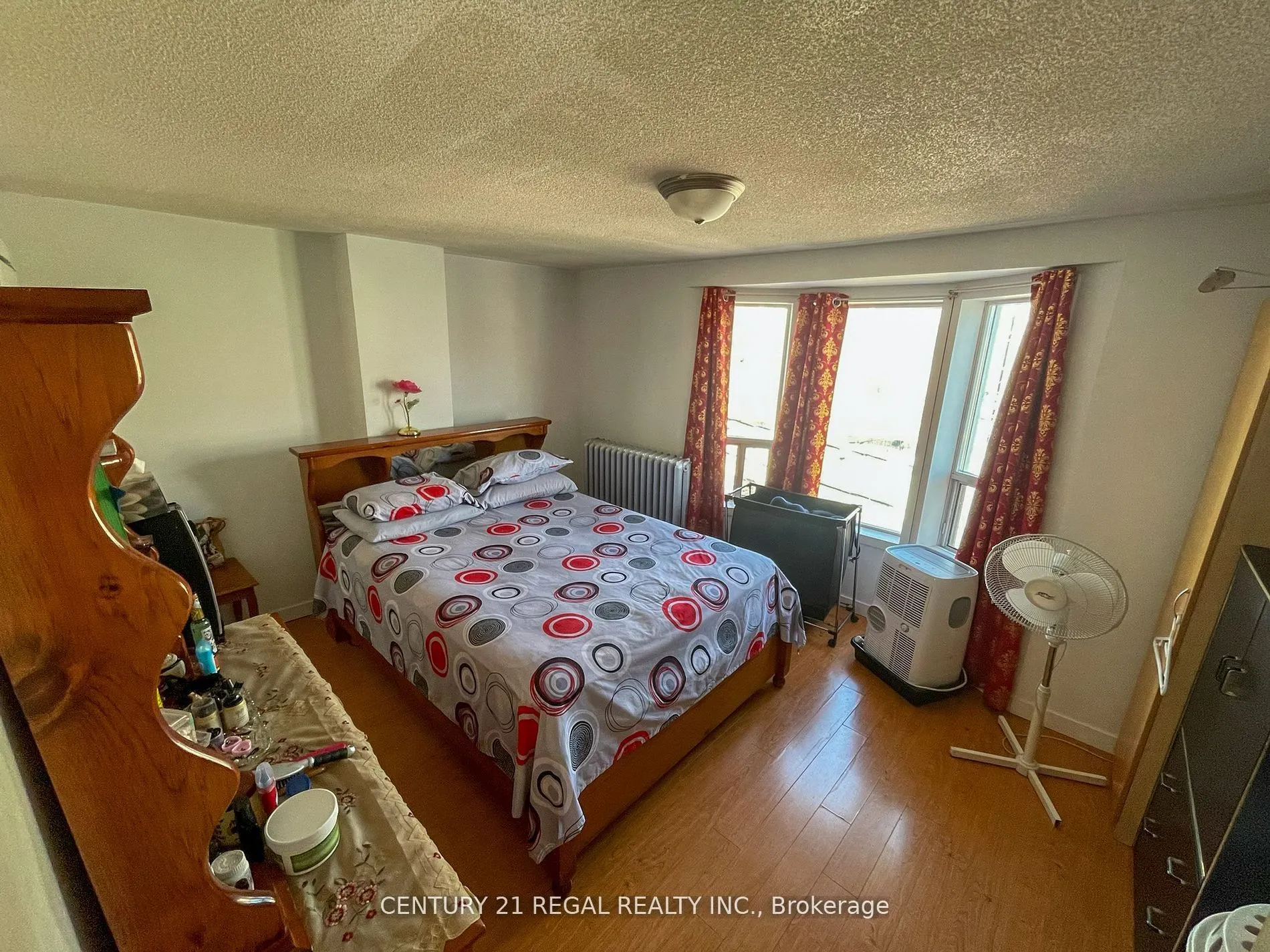 1281 Queen Street W