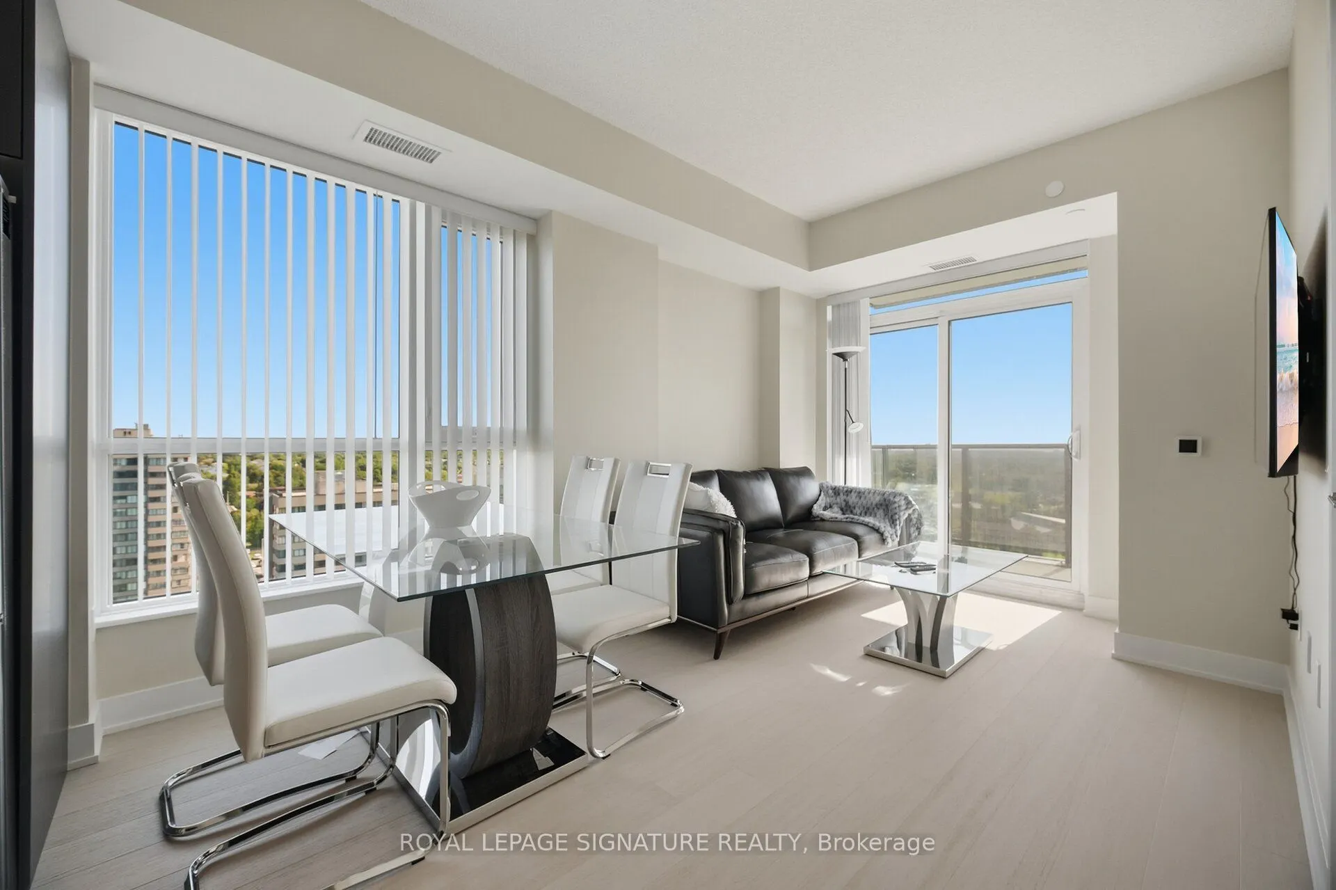 204 Burnhamthorpe Road E #1309