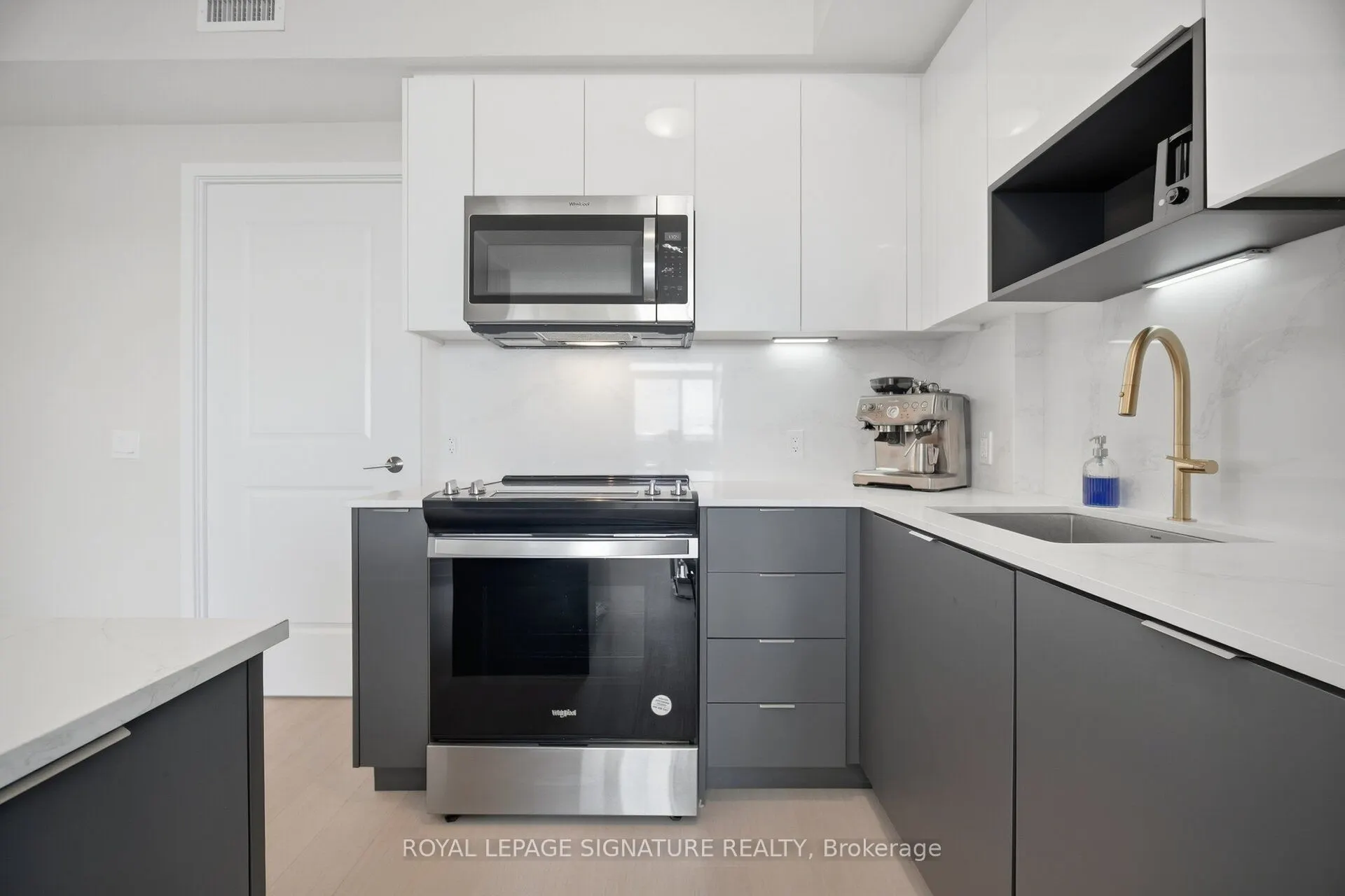 204 Burnhamthorpe Road E #1309
