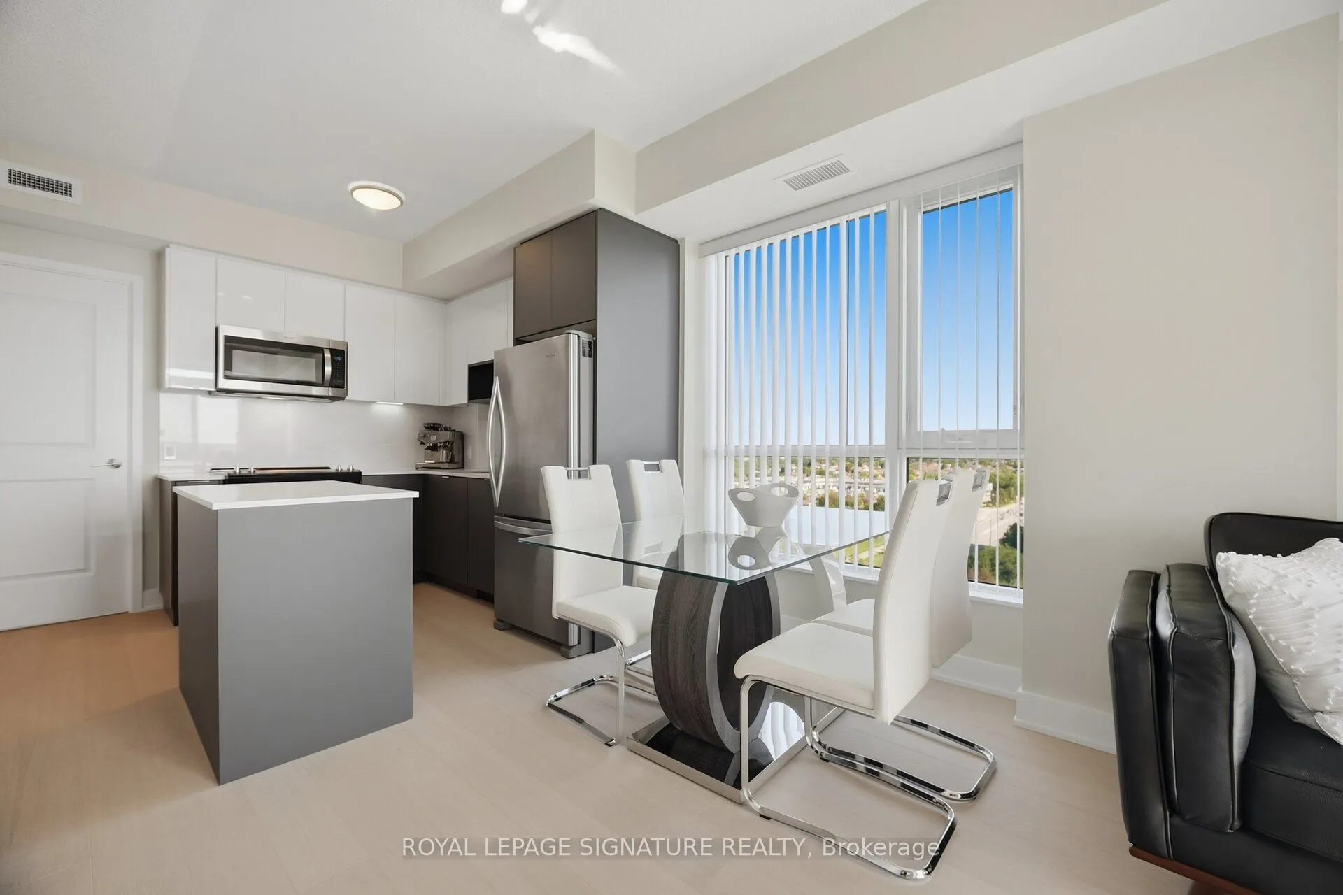 204 Burnhamthorpe Road E #1309