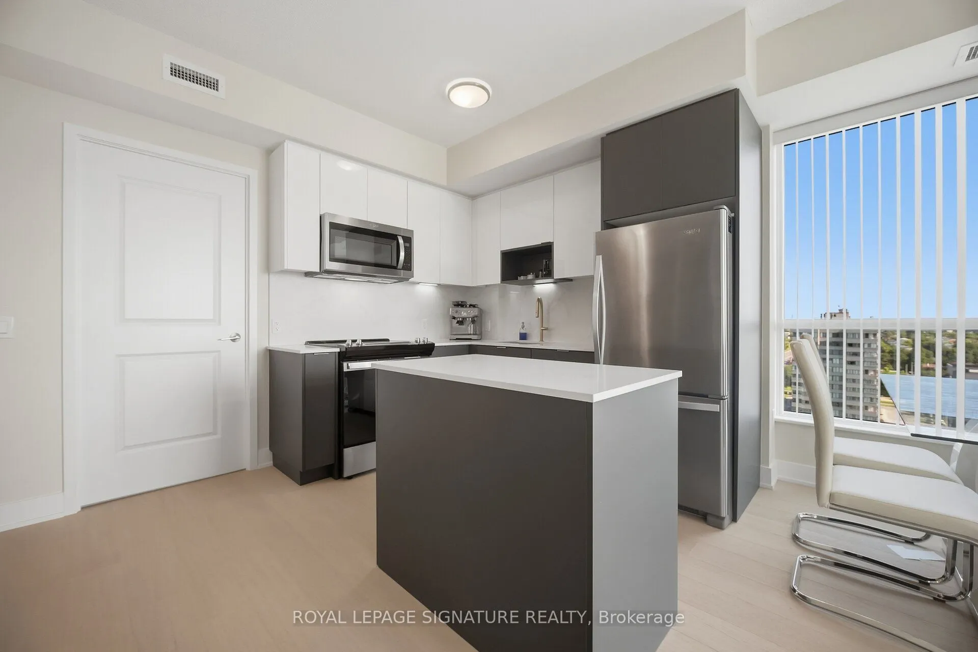 204 Burnhamthorpe Road E #1309