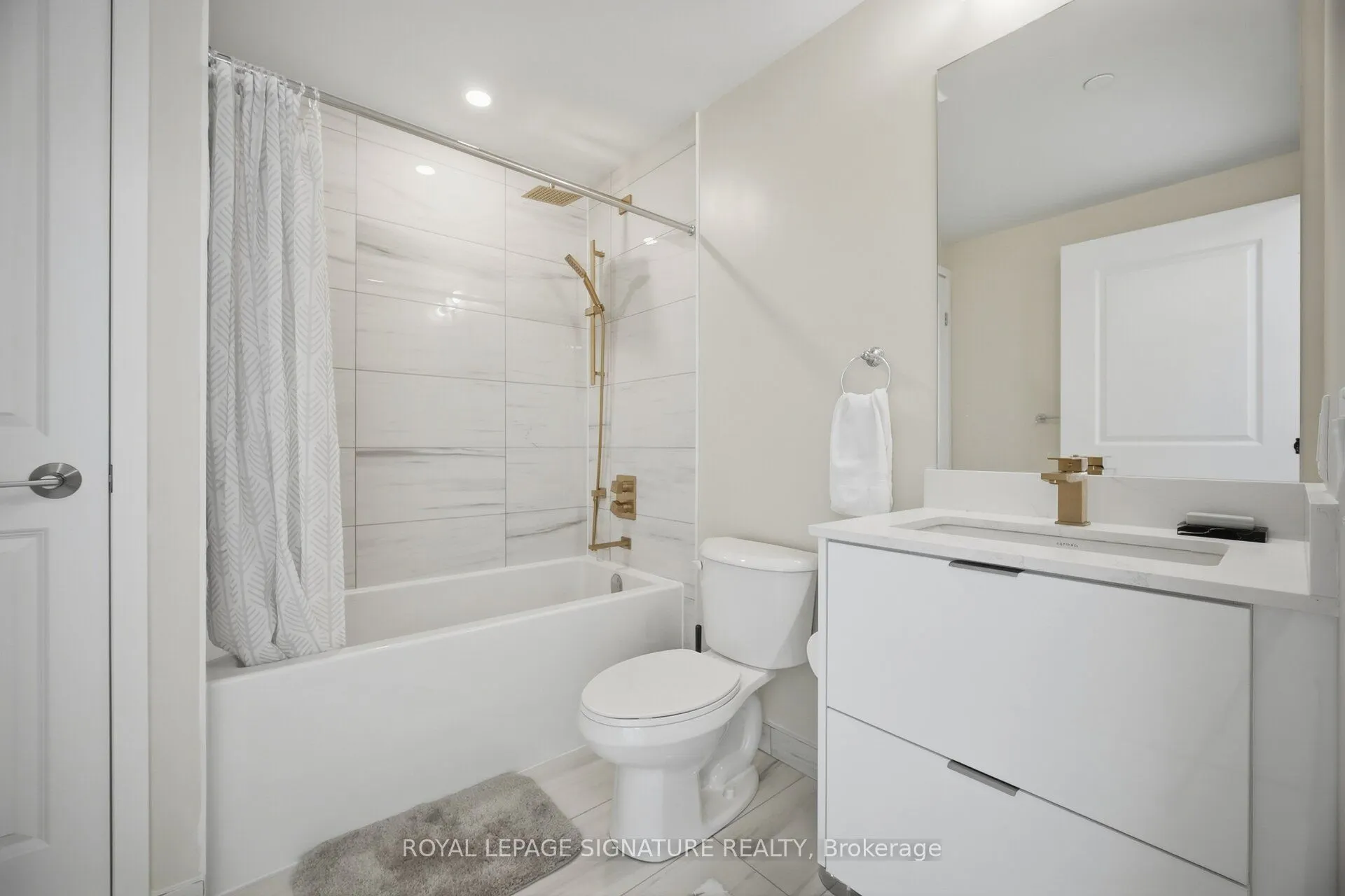 204 Burnhamthorpe Road E #1309