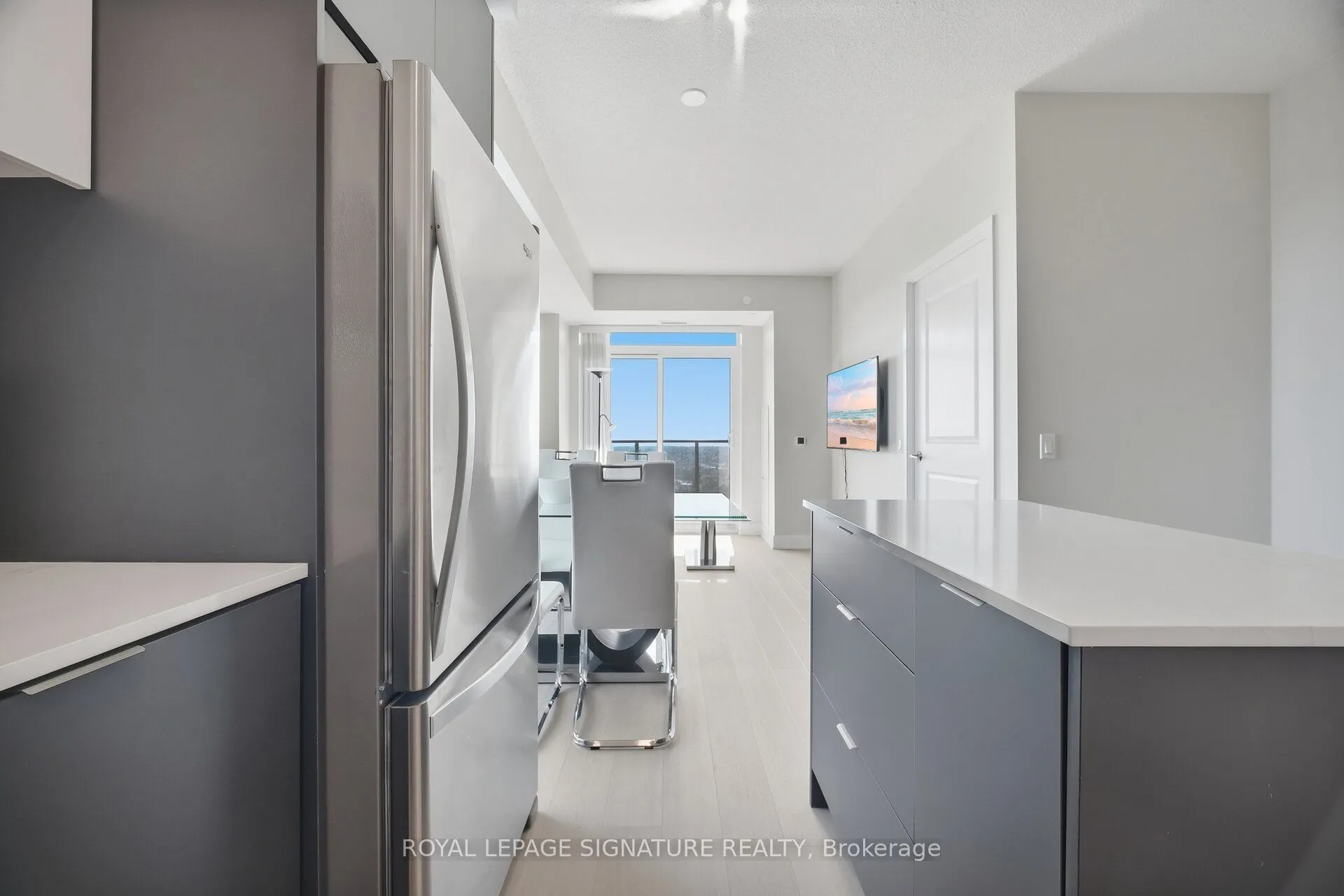 204 Burnhamthorpe Road E #1309