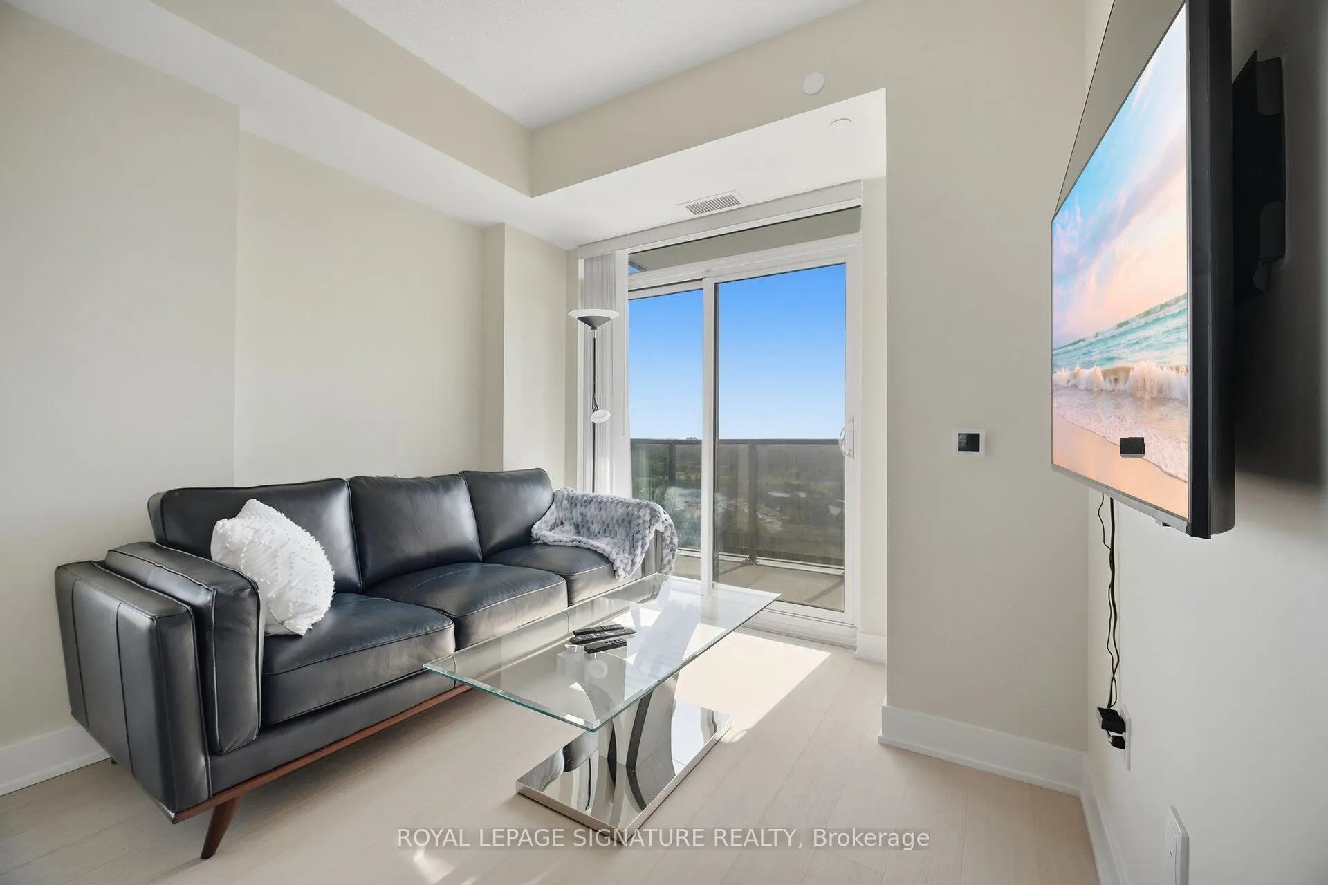 204 Burnhamthorpe Road E #1309