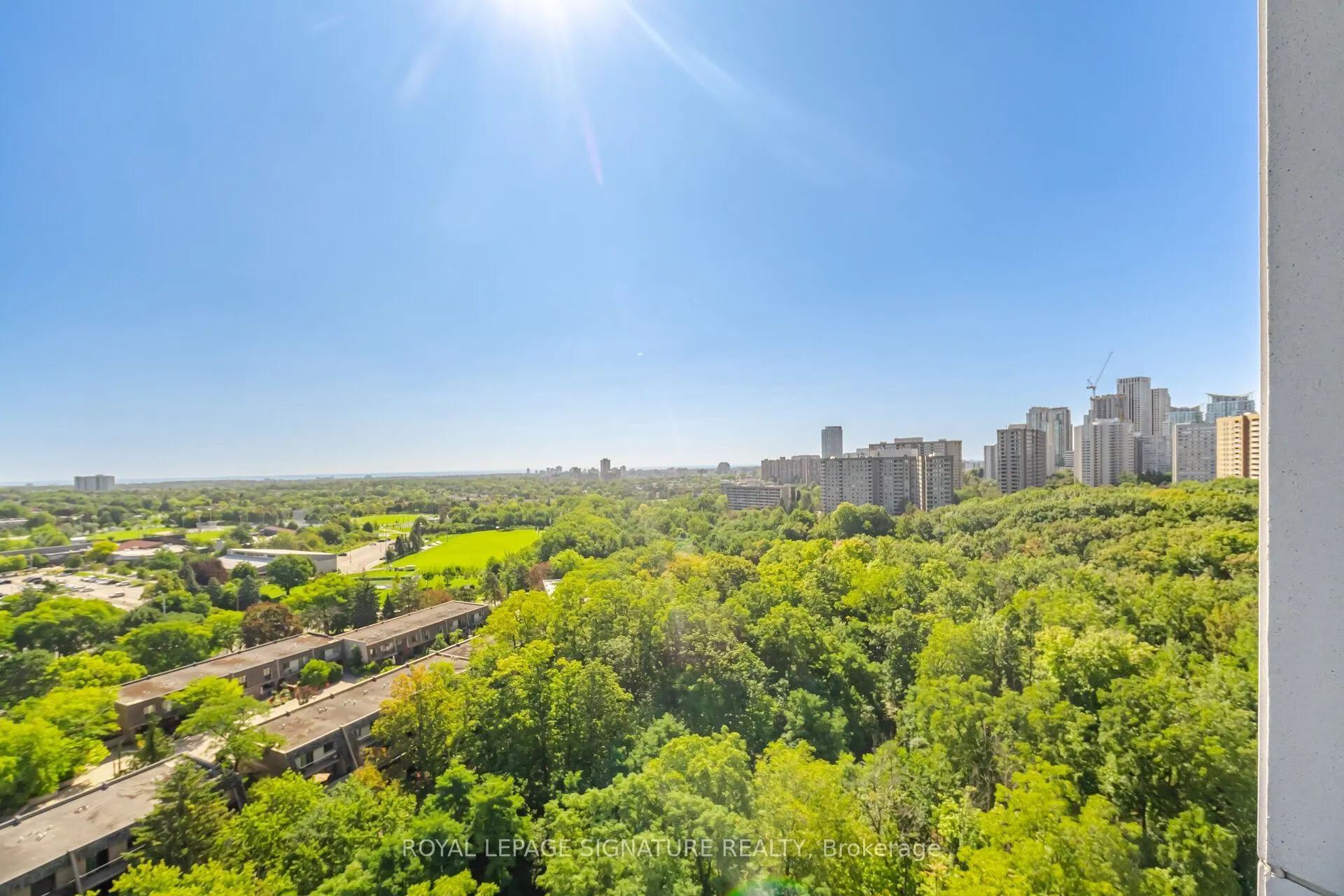 204 Burnhamthorpe Road E #1309
