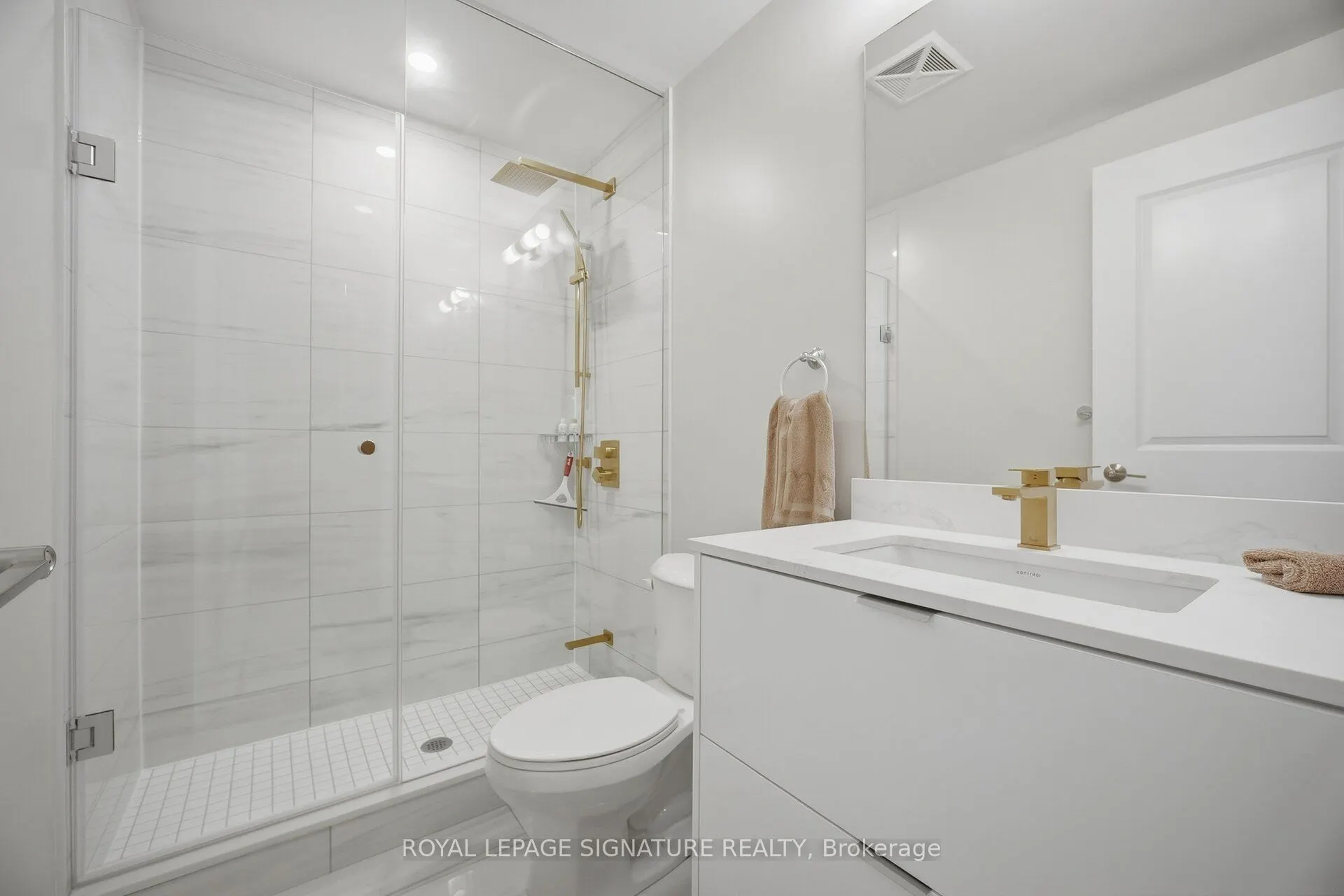 204 Burnhamthorpe Road E #1309