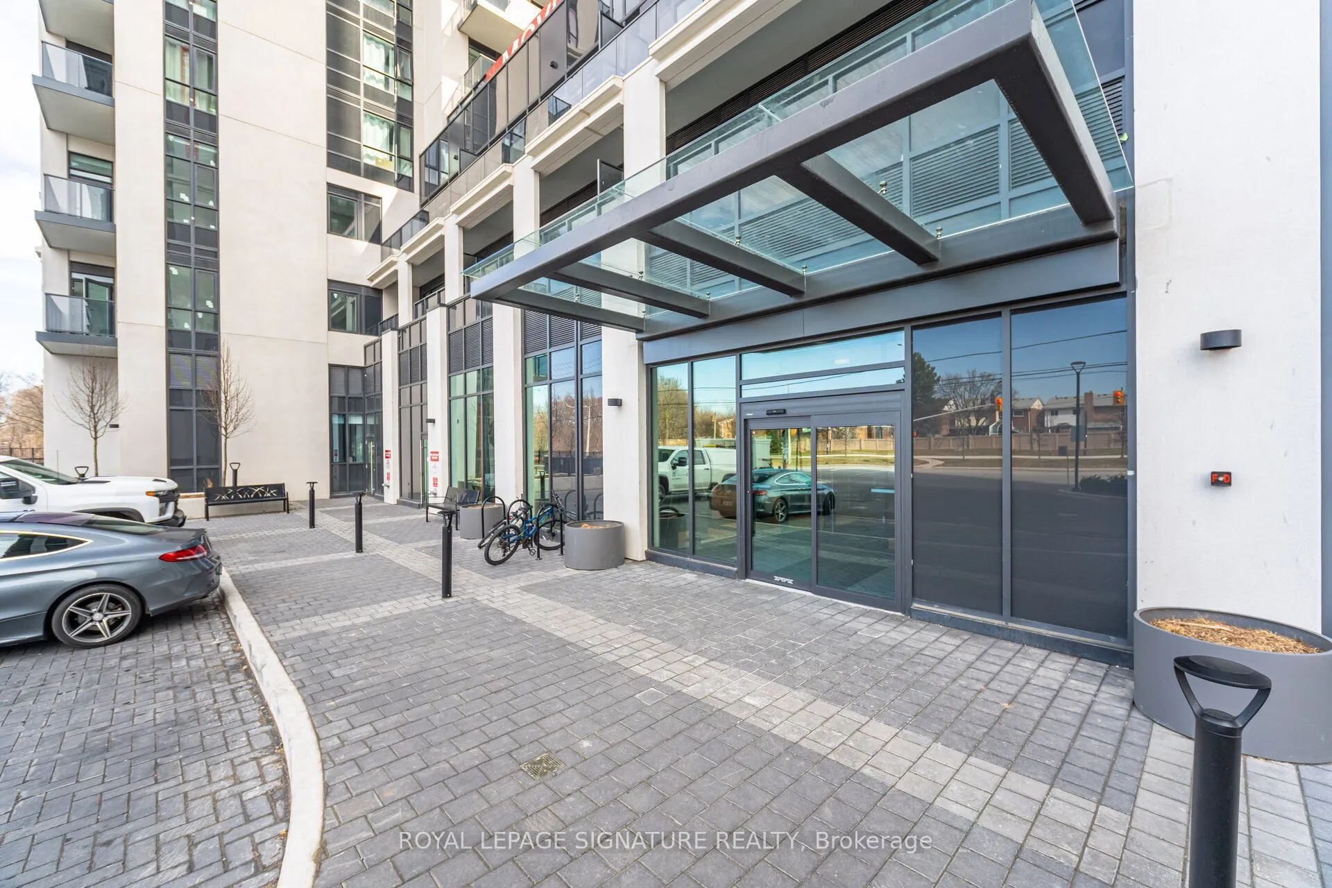204 Burnhamthorpe Road E #1309