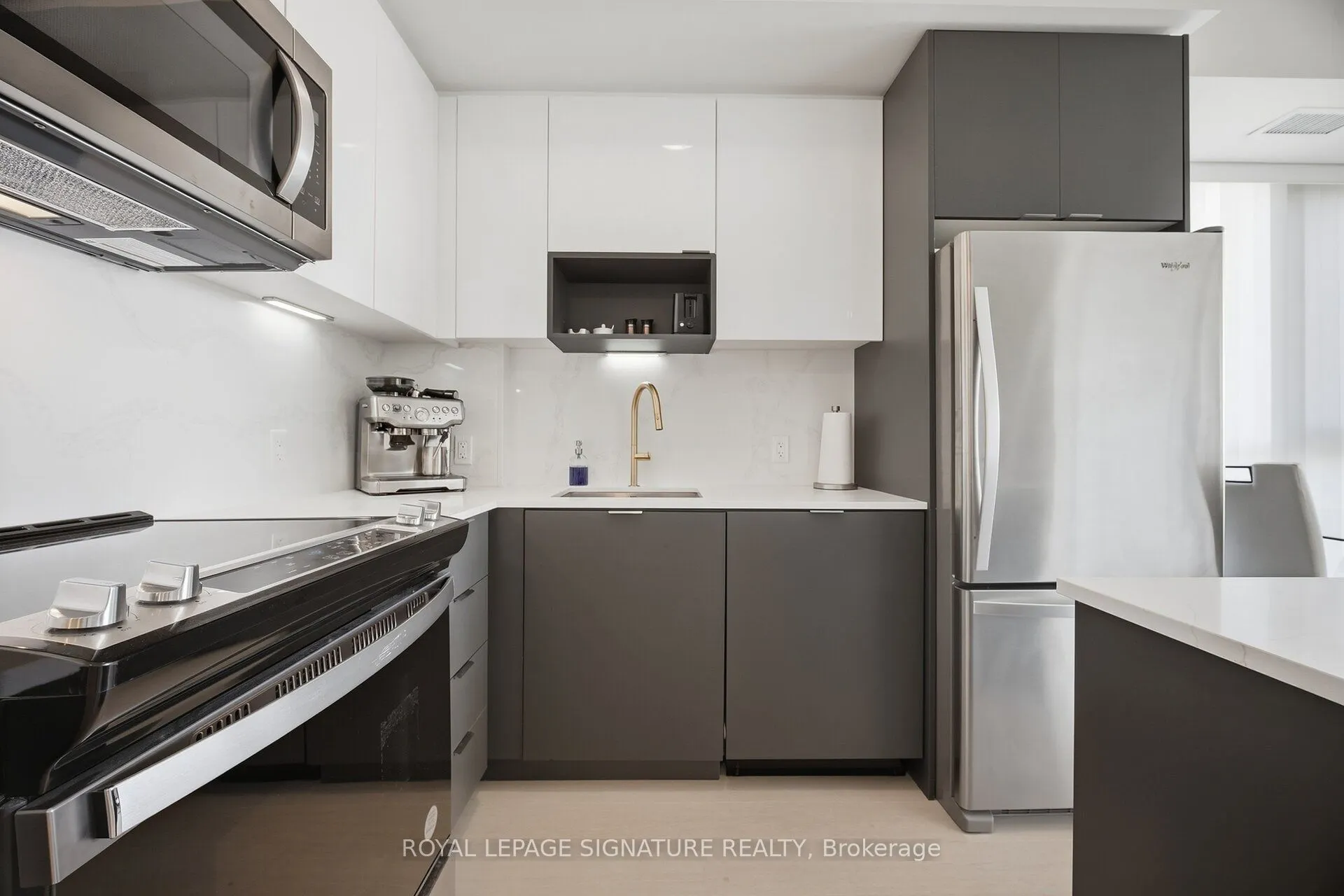 204 Burnhamthorpe Road E #1309