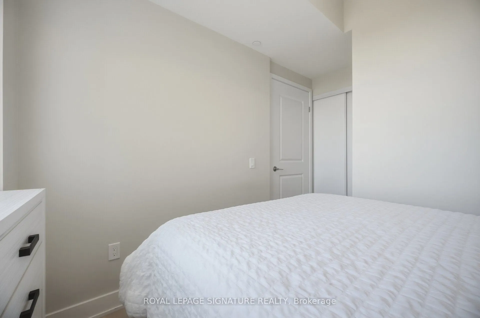 204 Burnhamthorpe Road E #1309