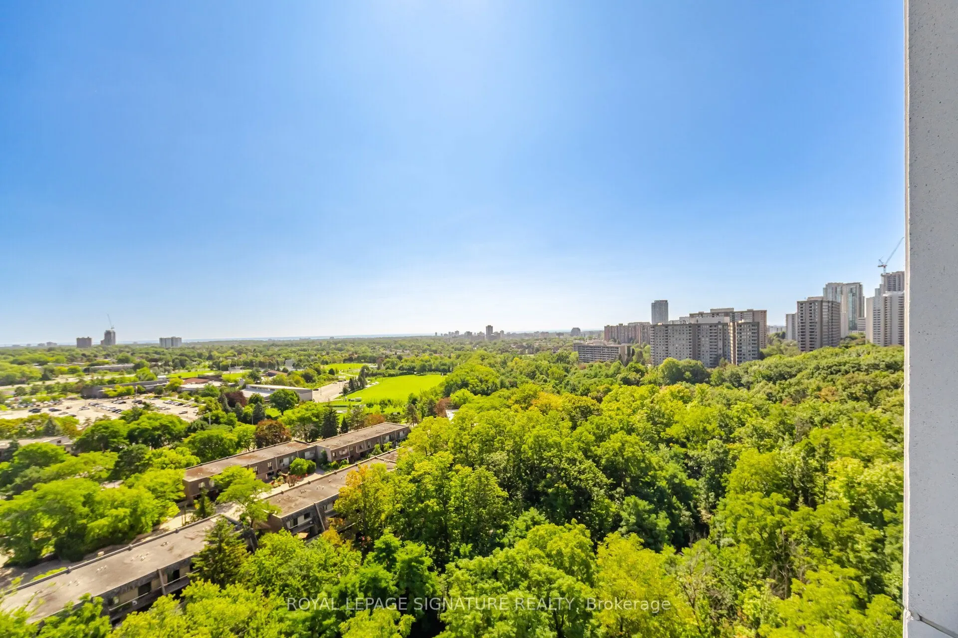 204 Burnhamthorpe Road E #1309