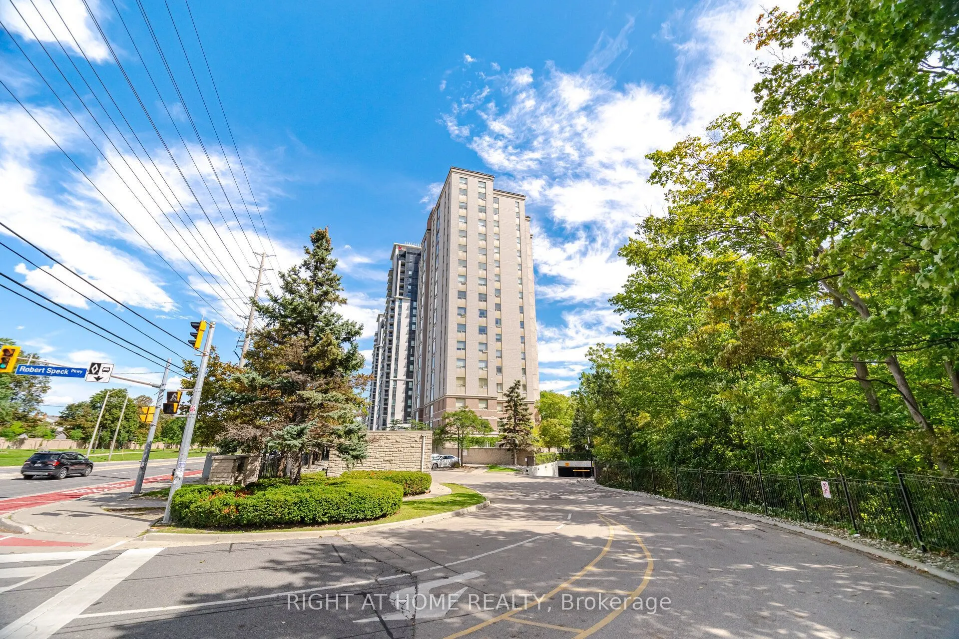 200 BURNHAMTHORPE Road E #1106