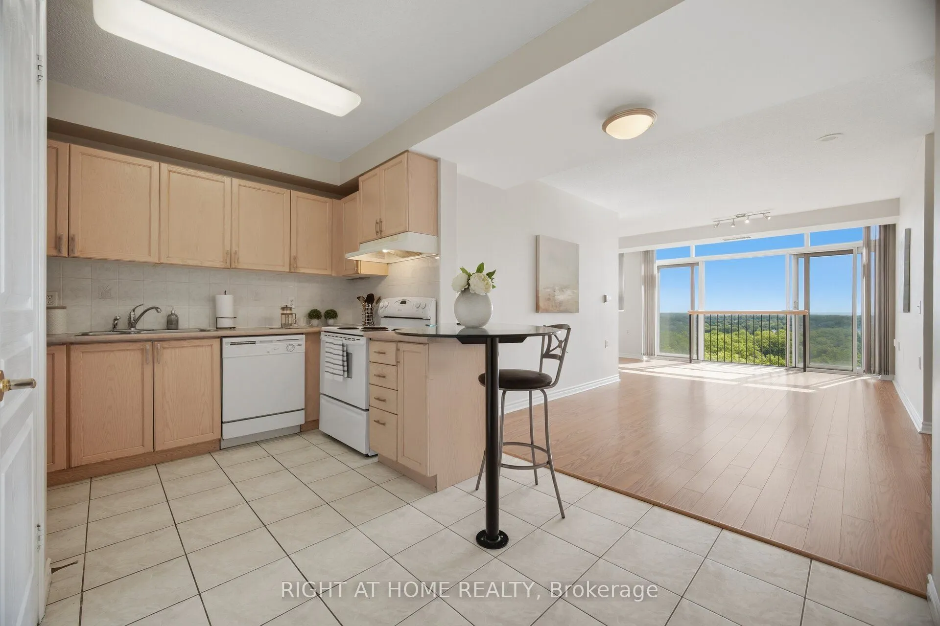 200 BURNHAMTHORPE Road E #1106