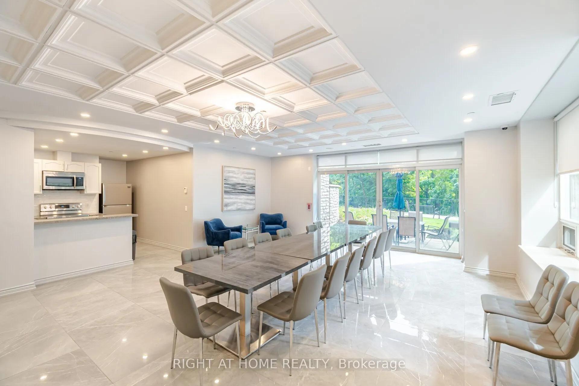 200 BURNHAMTHORPE Road E #1106