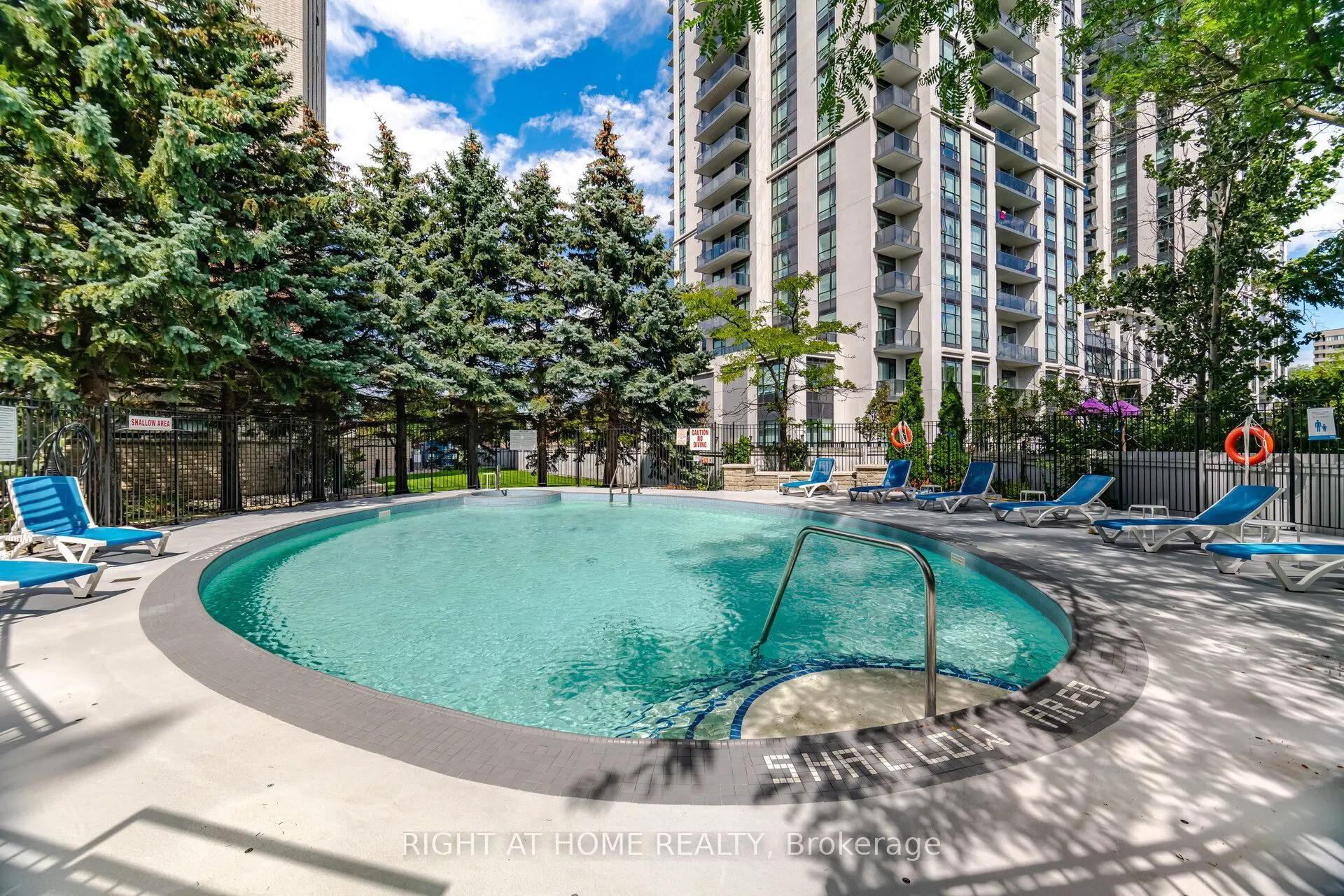 200 BURNHAMTHORPE Road E #1106