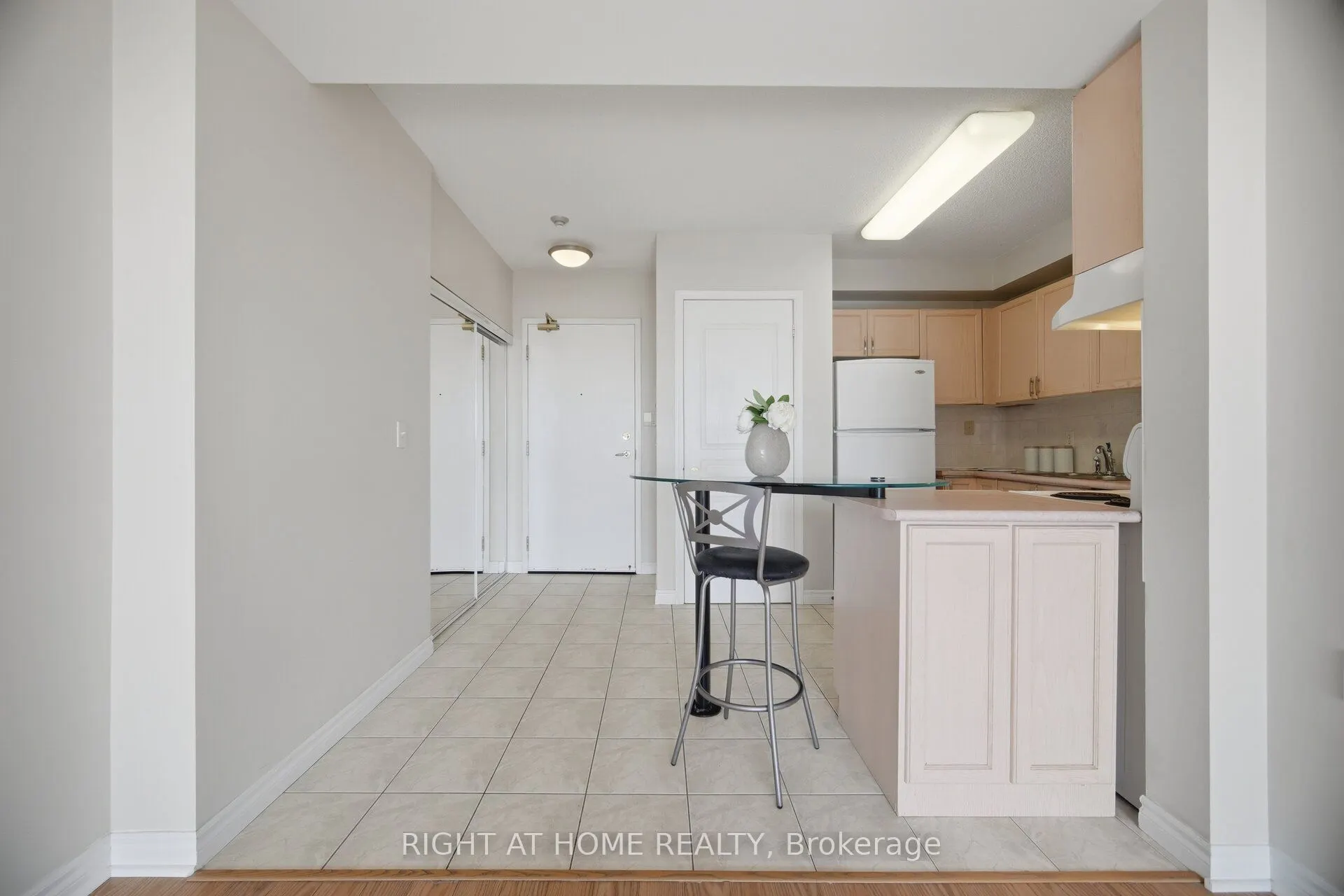 200 BURNHAMTHORPE Road E #1106