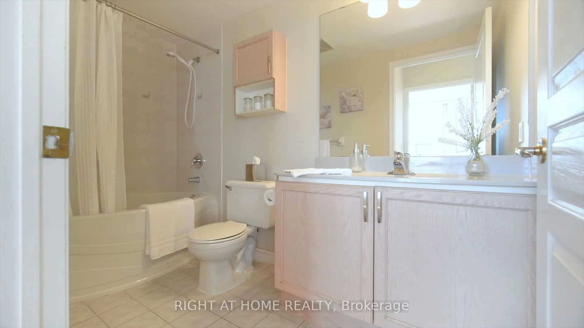 200 BURNHAMTHORPE Road E #1106