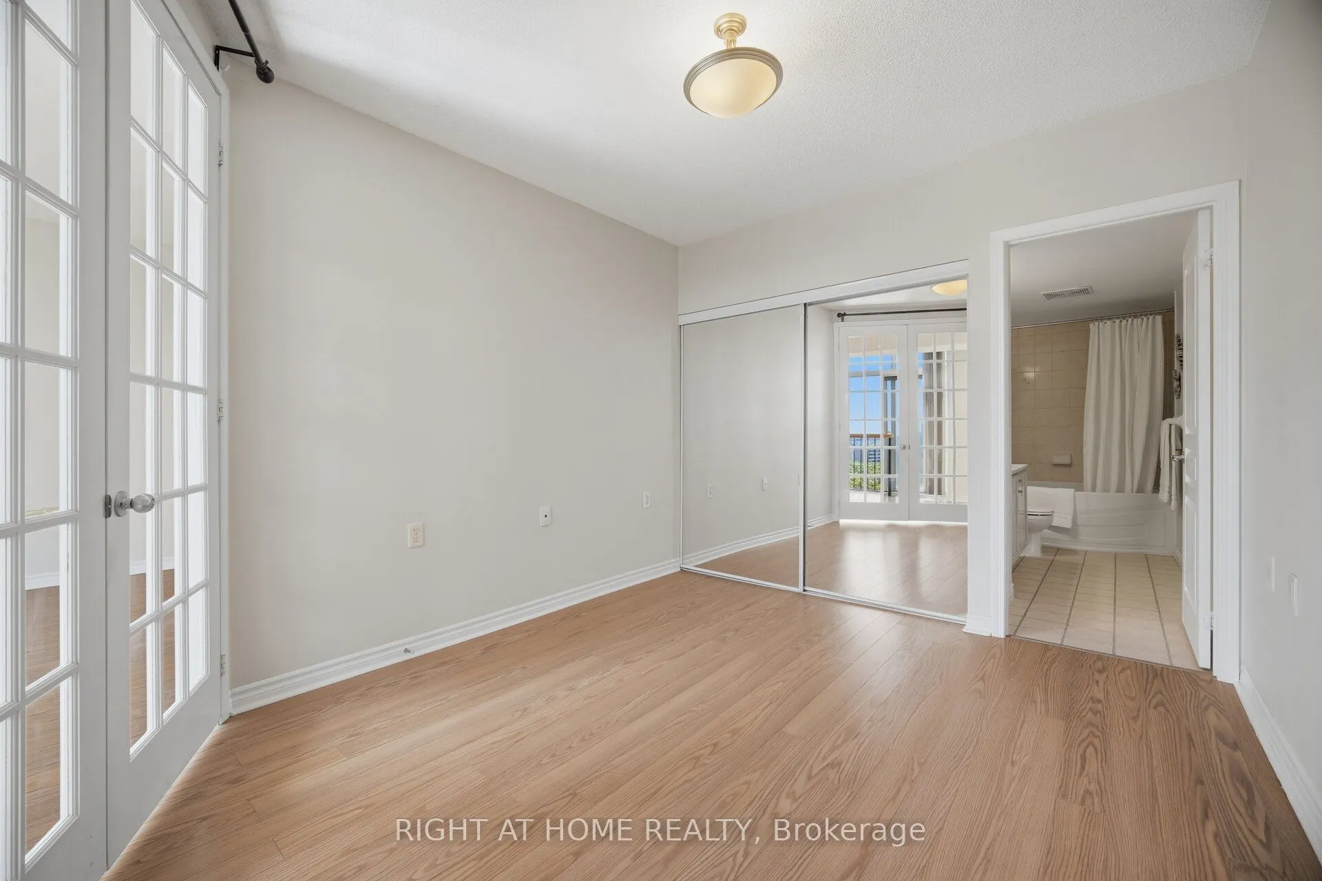 200 BURNHAMTHORPE Road E #1106