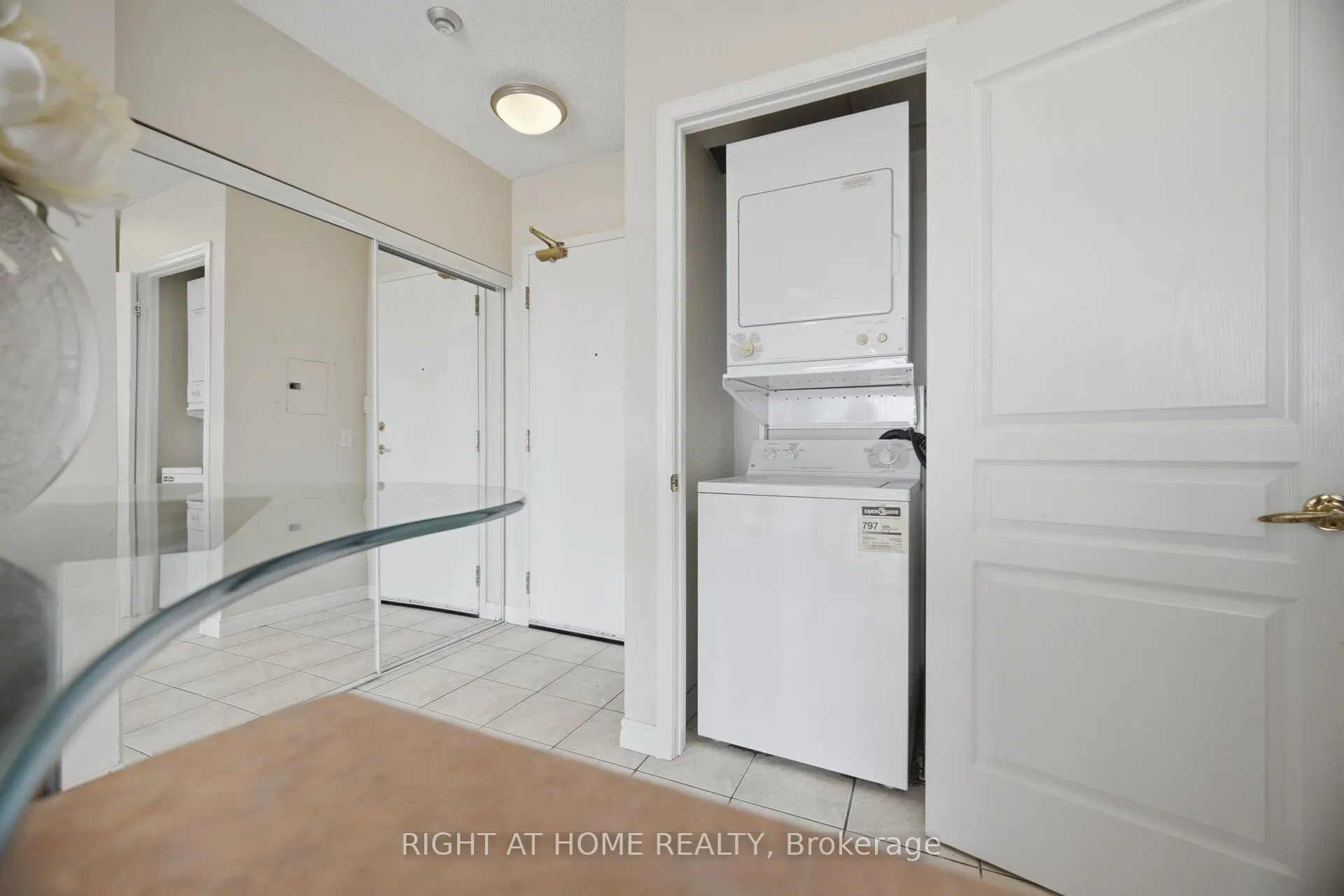 200 BURNHAMTHORPE Road E #1106