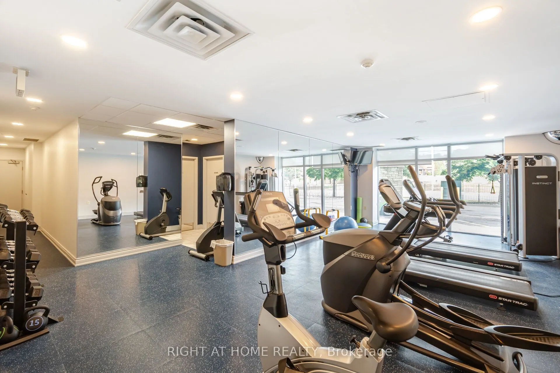 200 BURNHAMTHORPE Road E #1106
