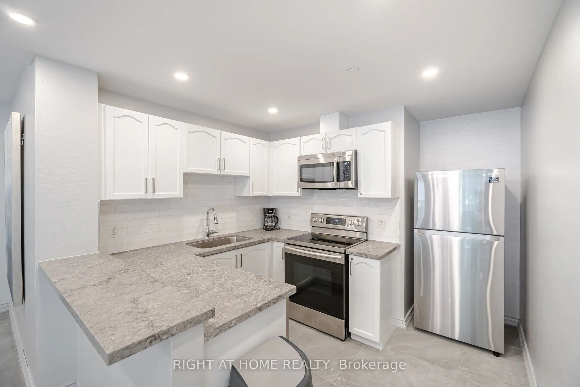 200 BURNHAMTHORPE Road E #1106