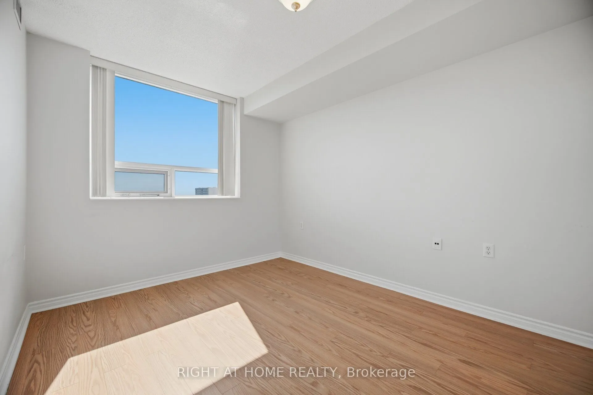 200 BURNHAMTHORPE Road E #1106