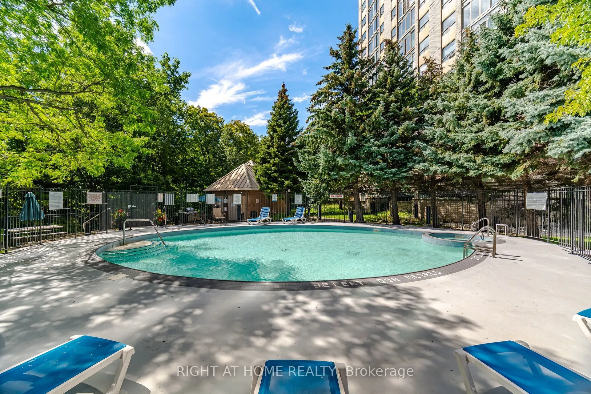 200 BURNHAMTHORPE Road E #1106