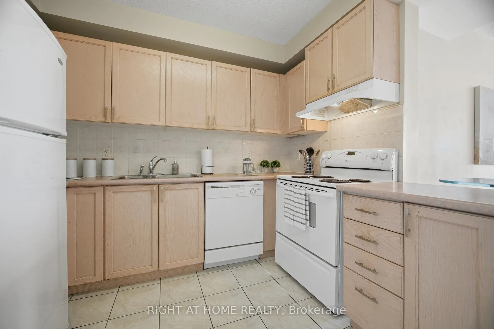 200 BURNHAMTHORPE Road E #1106