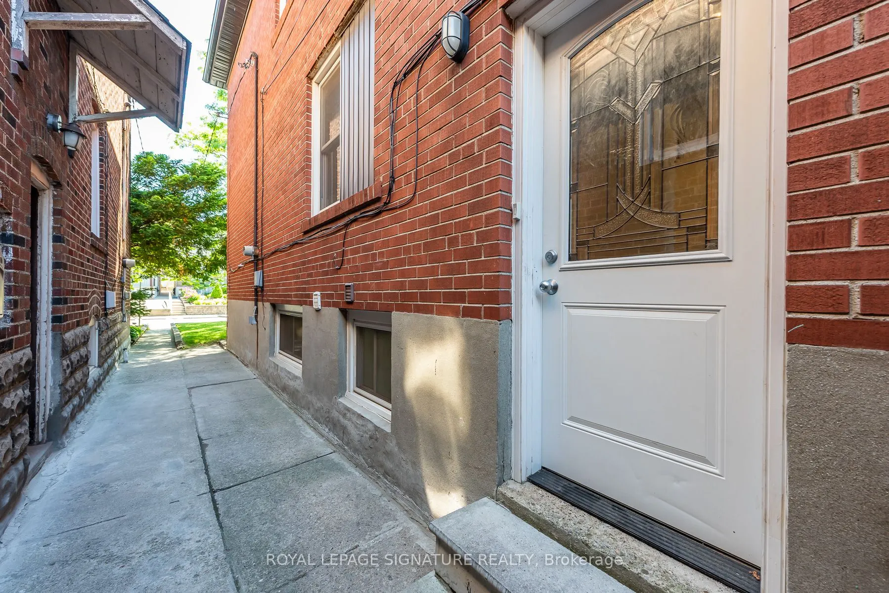 48 McRoberts Avenue