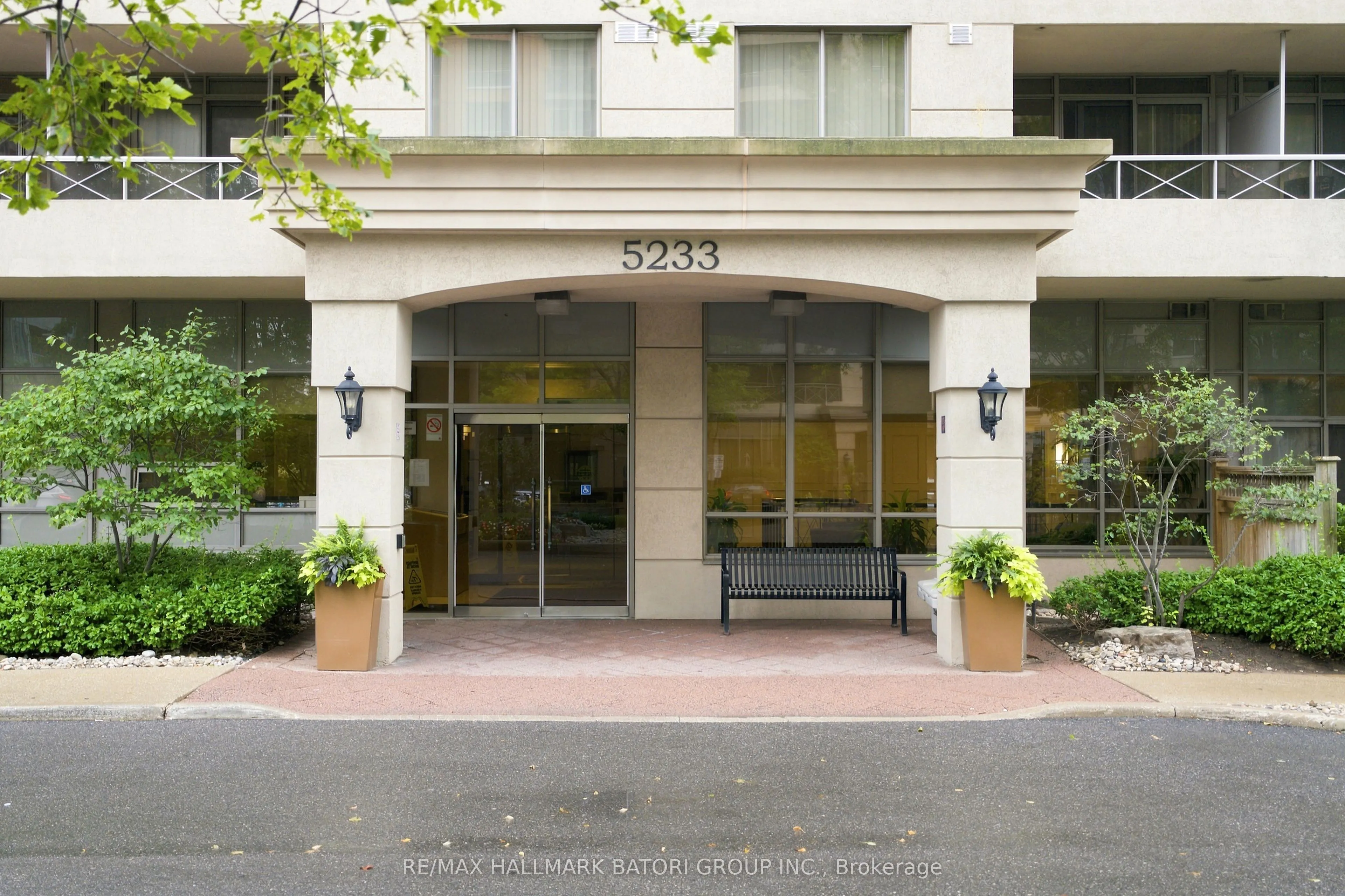 5233 Dundas Street W #316