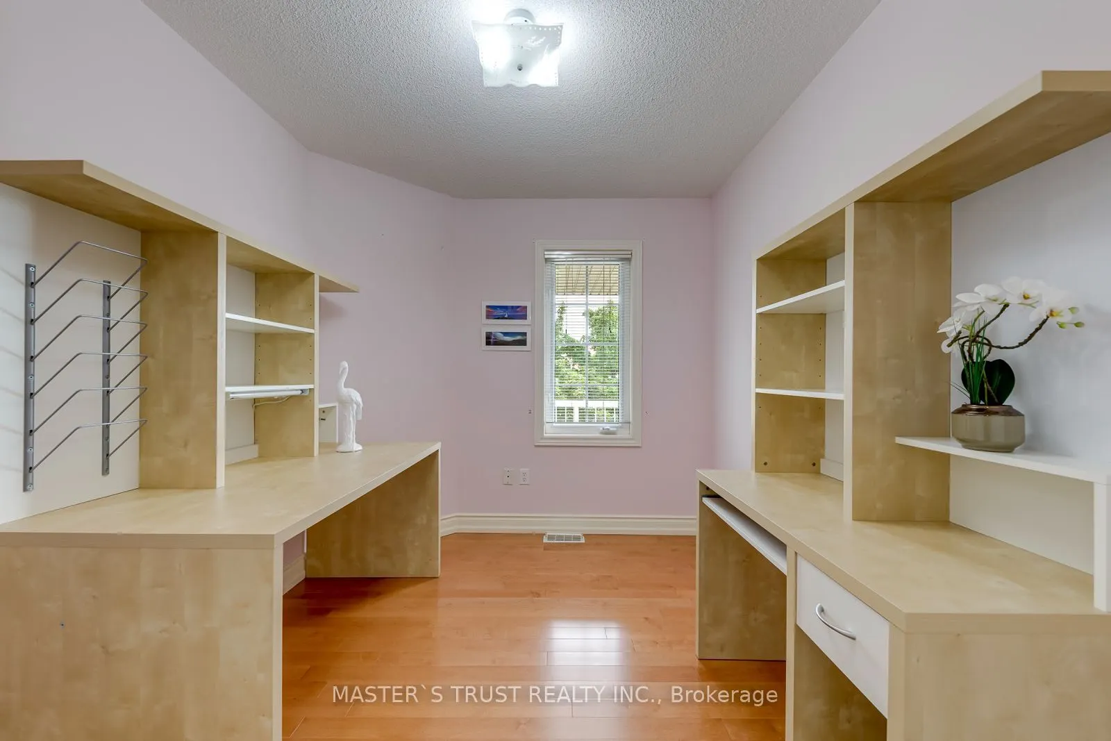 797 Khan Crescent