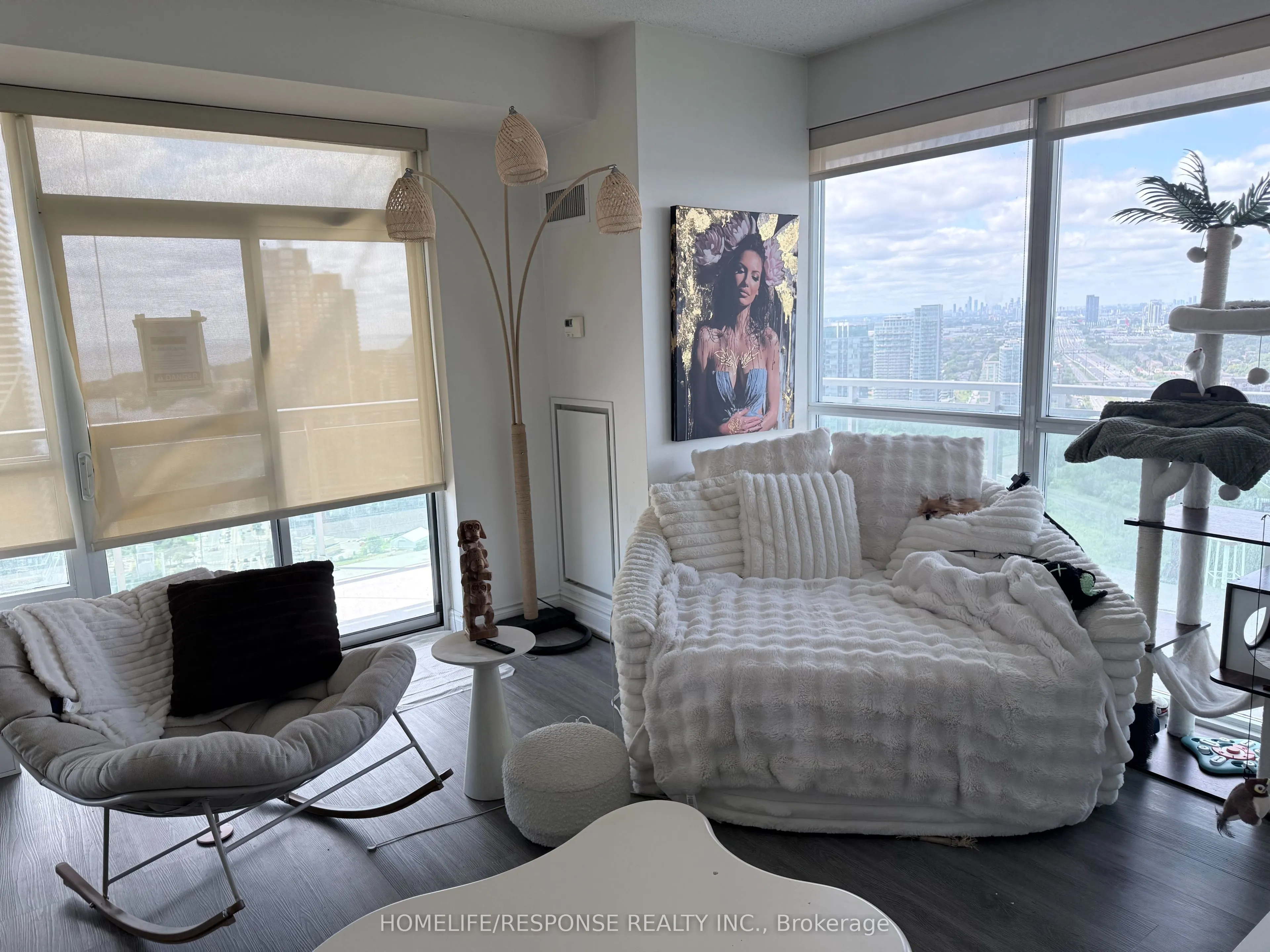16 BROOKERS Lane #3301