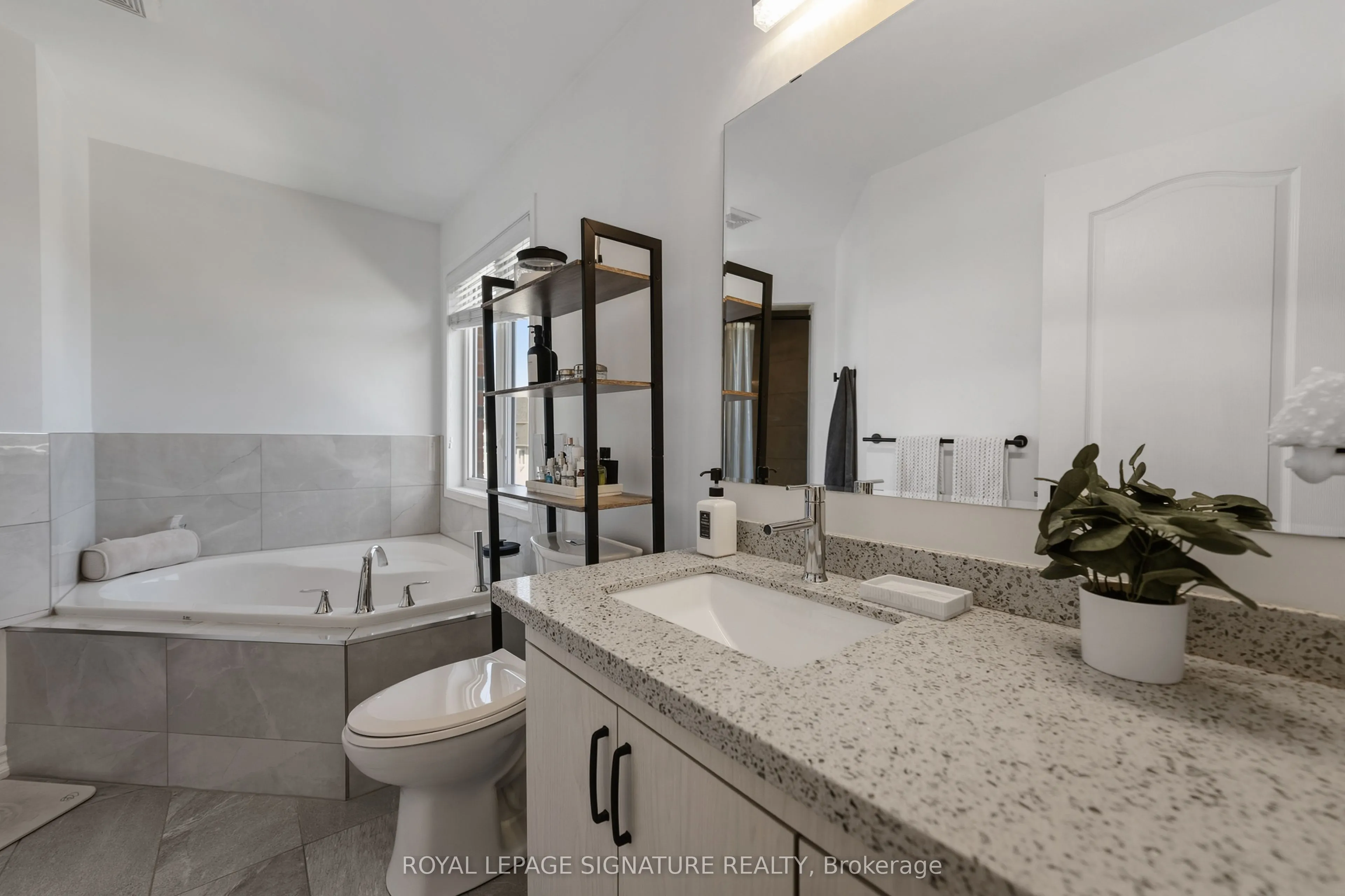 3195 Munson Crescent